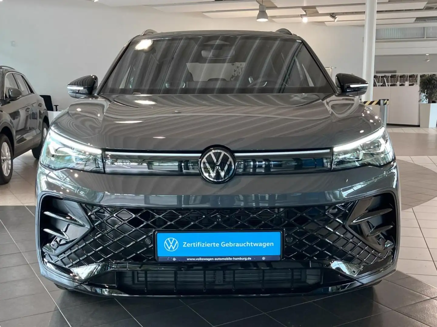 Volkswagen Tiguan R-Line 1,5 l eTSI DSG AHK Panoramadach Grau - 2