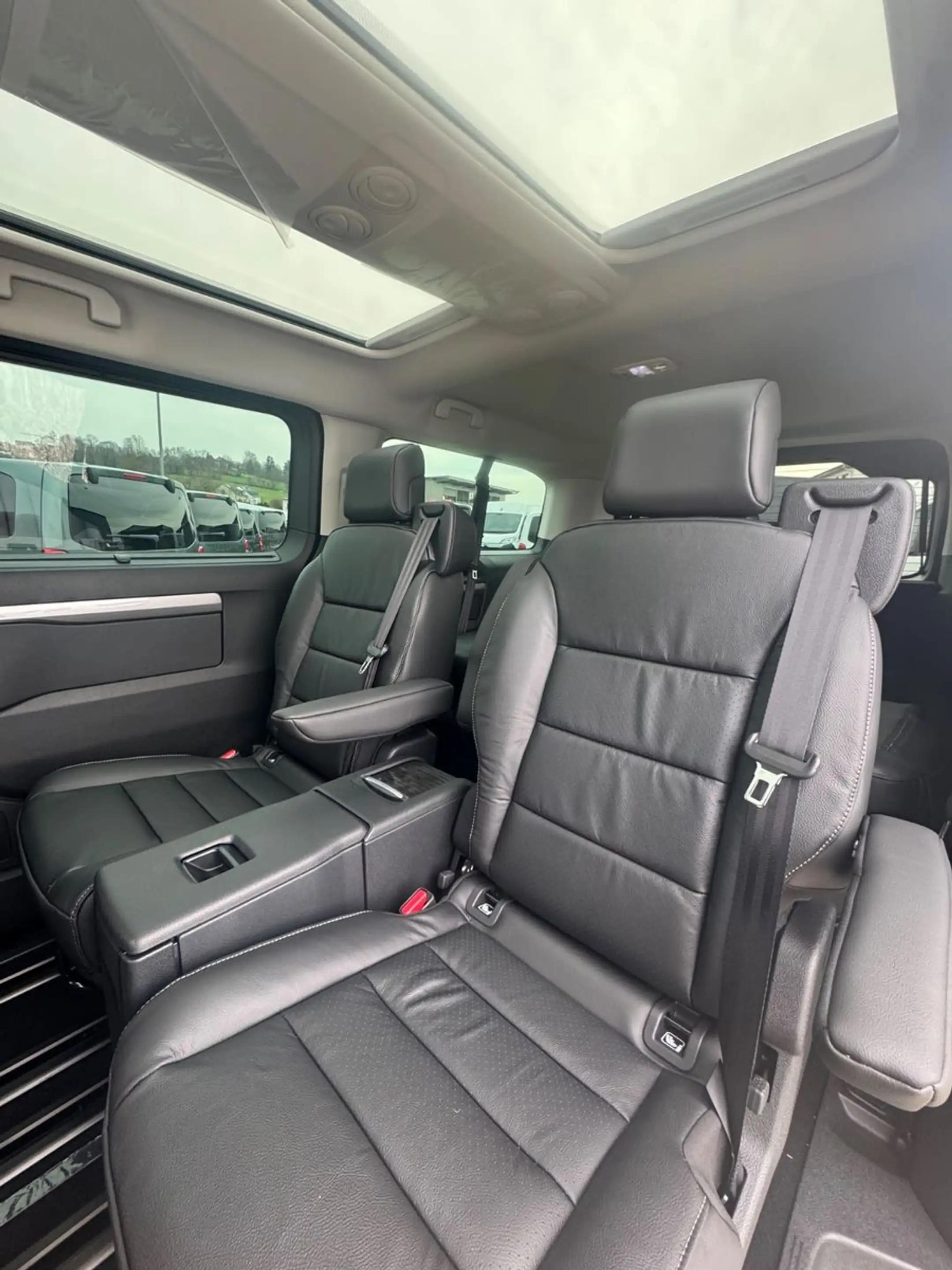 Peugeot Traveller Premium L3, Pano, AHK, Navi — photo 9