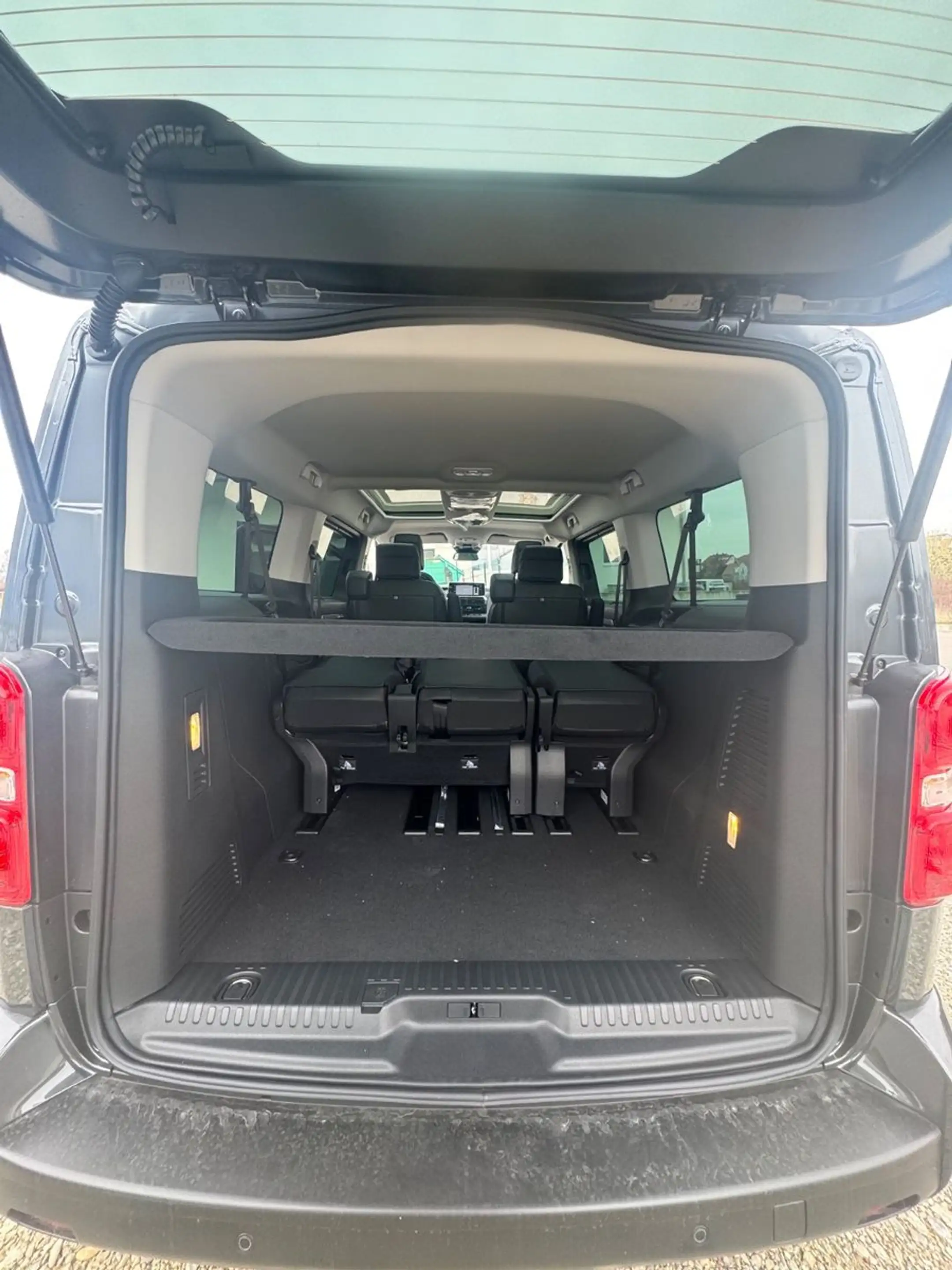 Peugeot Traveller Premium L3, Pano, AHK, Navi — photo 11