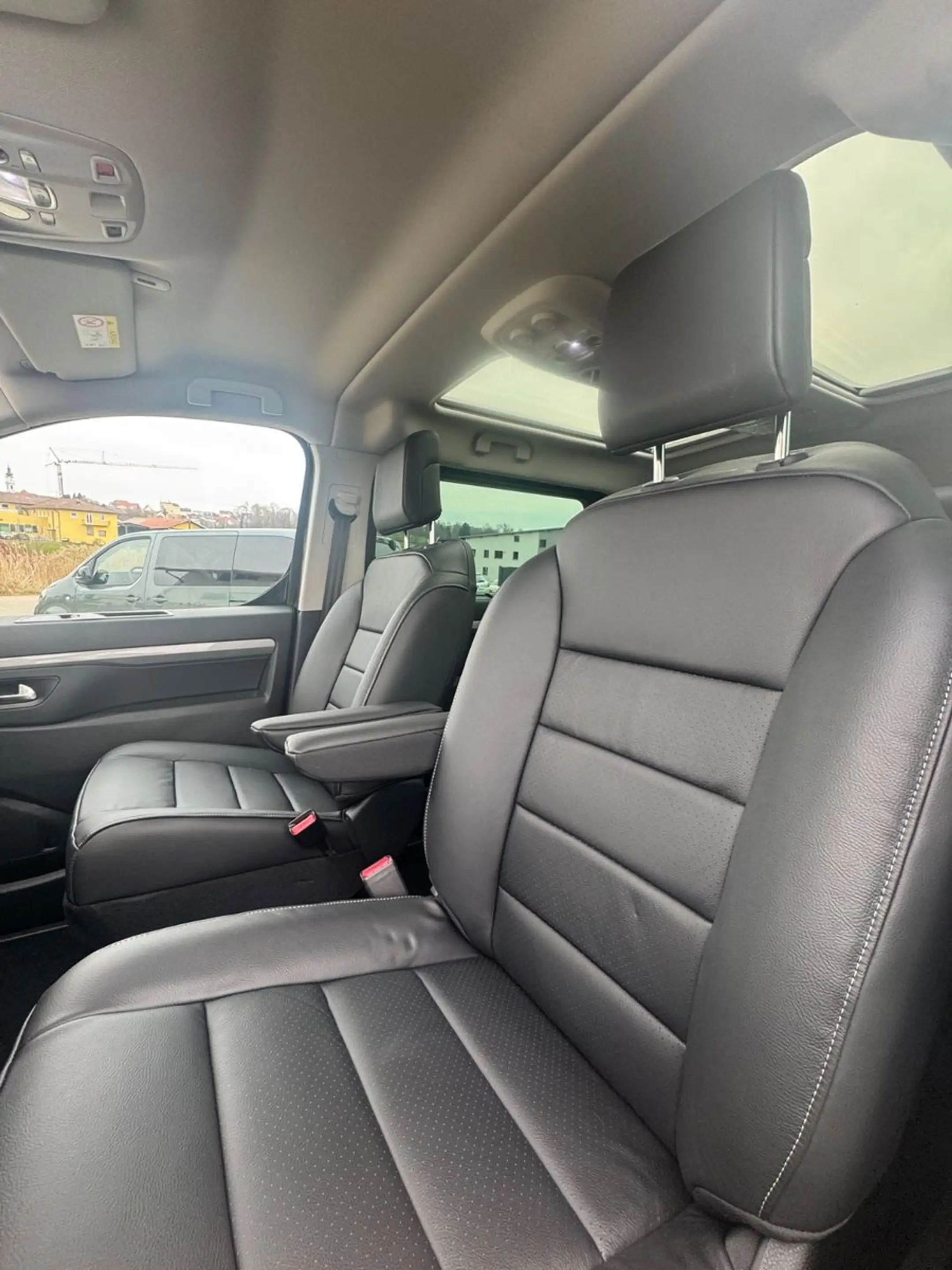 Peugeot Traveller Premium L3, Pano, AHK, Navi — photo 8