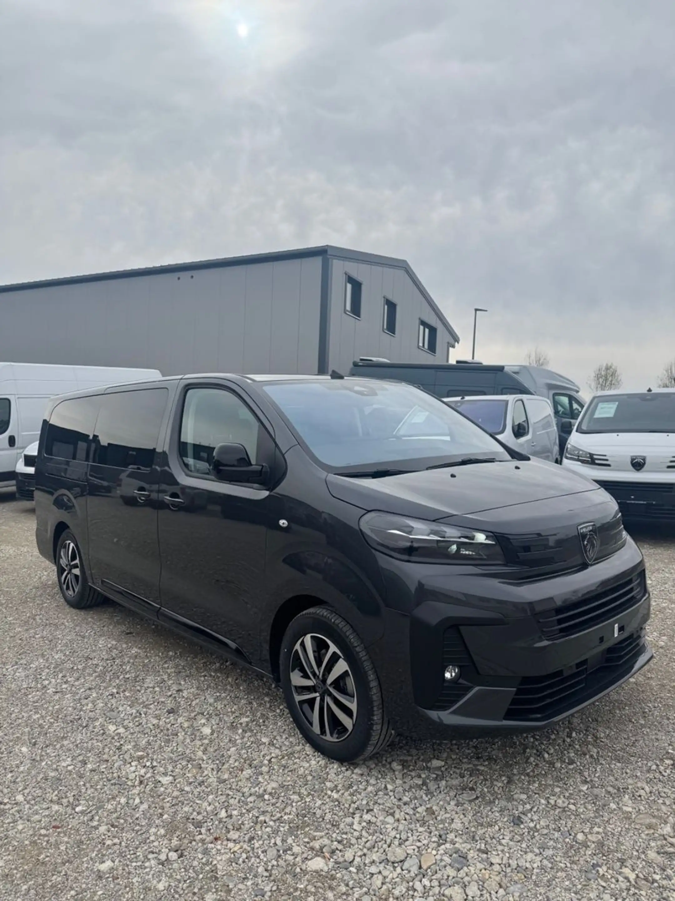 Peugeot Traveller Premium L3, Pano, AHK, Navi — photo 2
