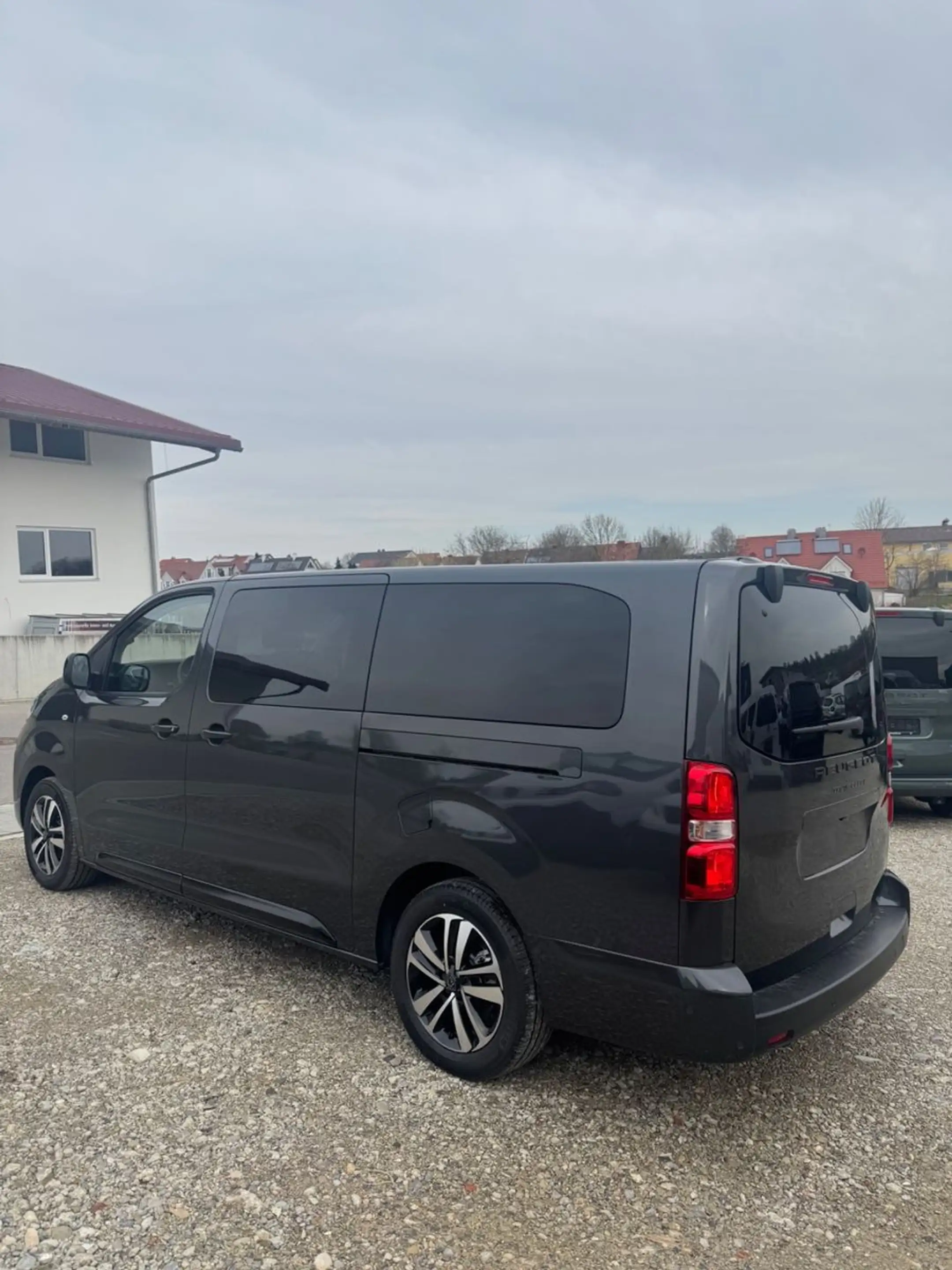 Peugeot Traveller Premium L3, Pano, AHK, Navi — photo 4