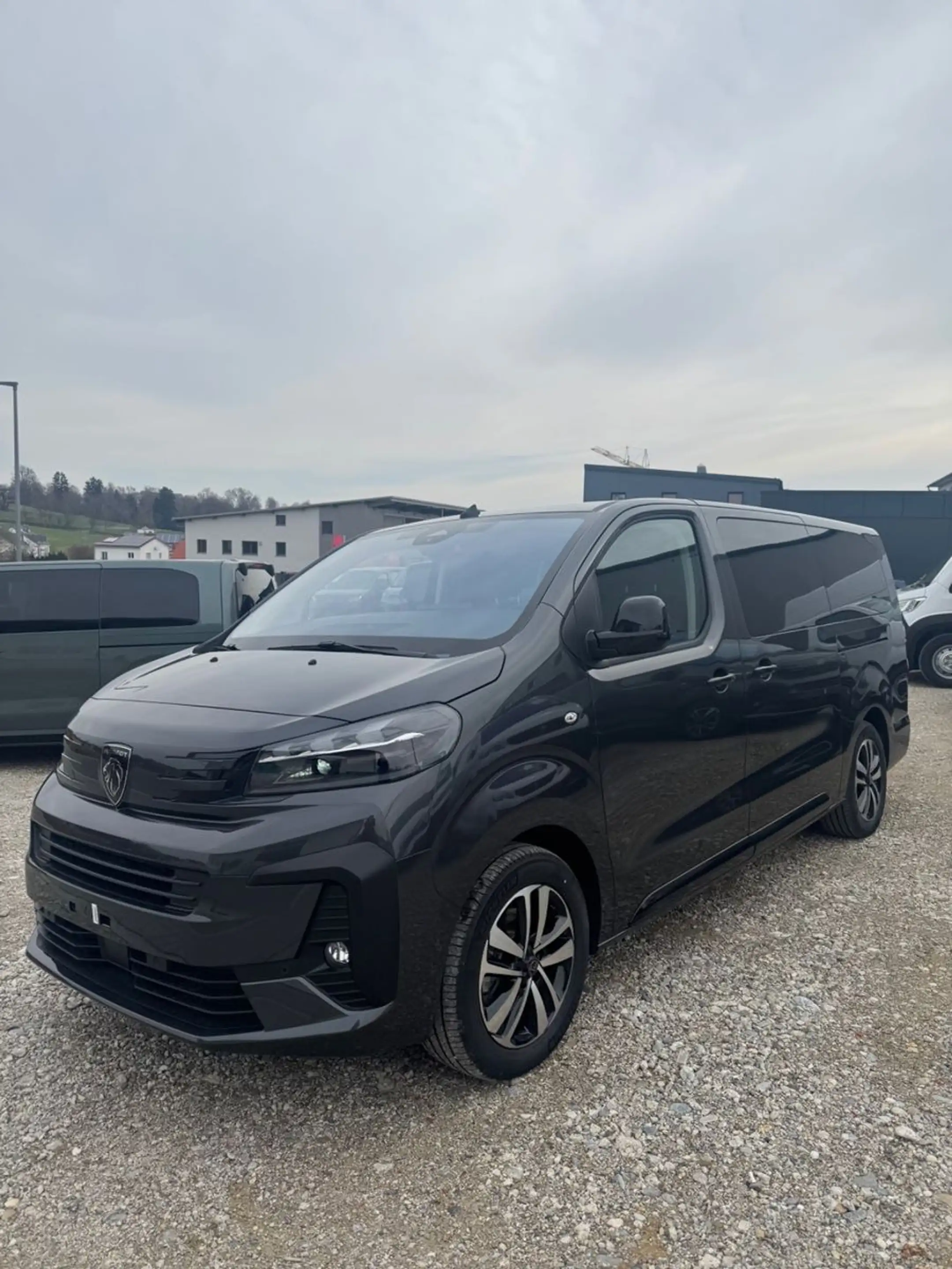 Peugeot Traveller Premium L3, Pano, AHK, Navi