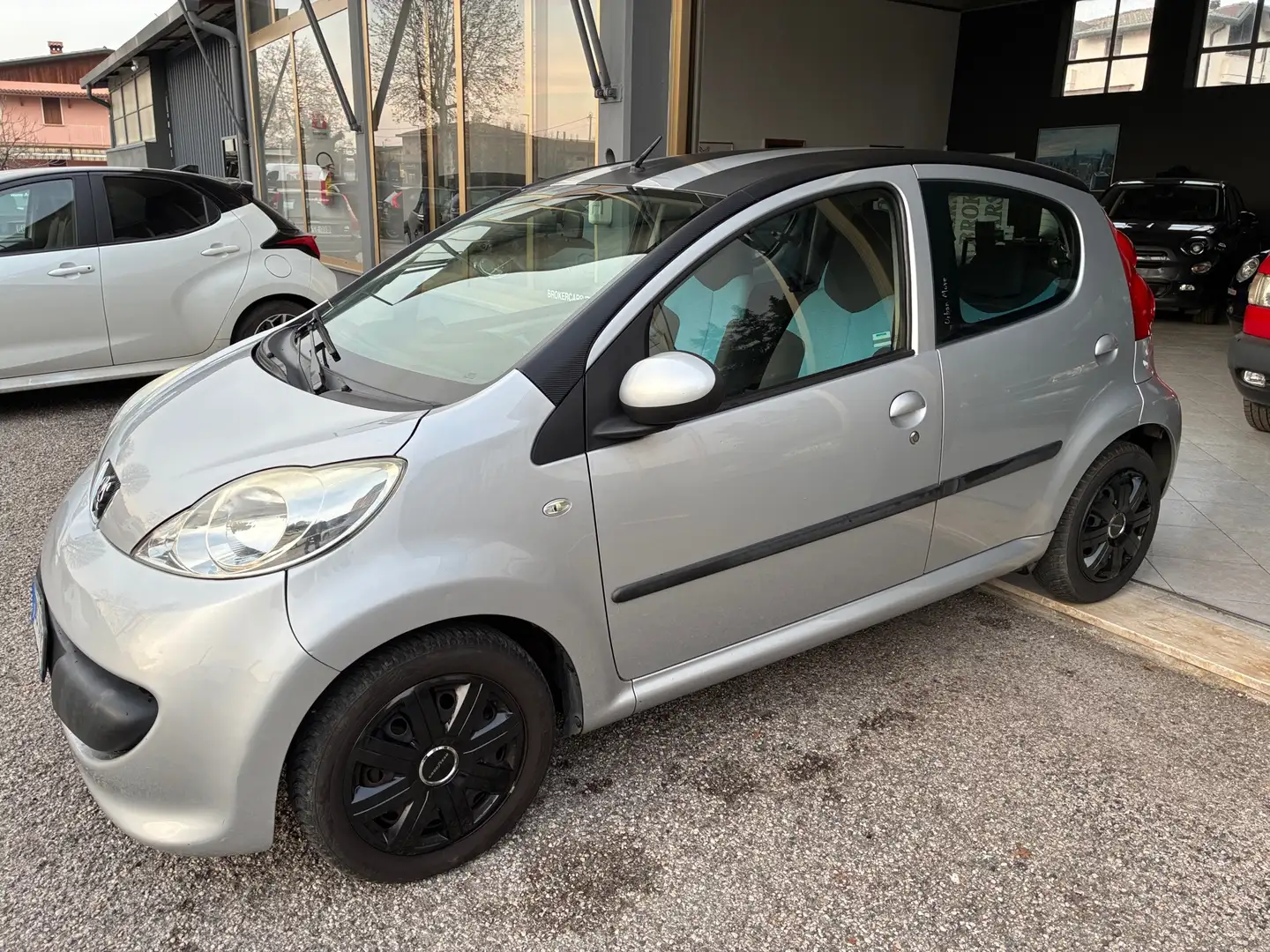 Peugeot 107 107 1.0 12v Urban Move - 5 porte Grigio - 1