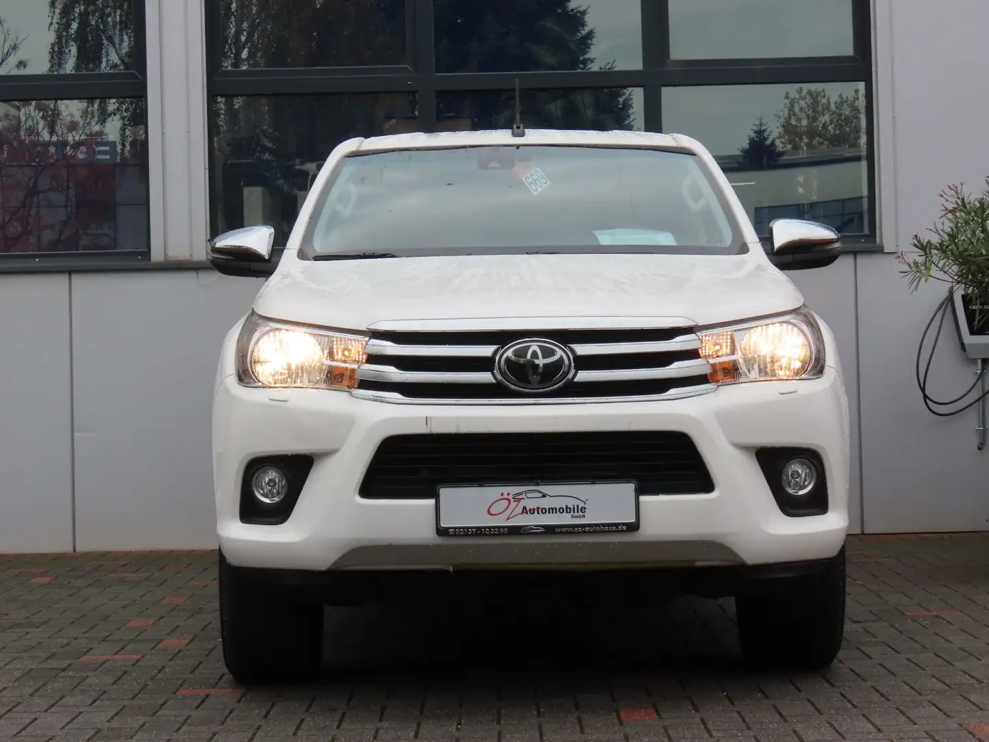 Toyota Hilux 2.4 D-4D-F Double Cab 4x4 Euro 6 Weiß - 2