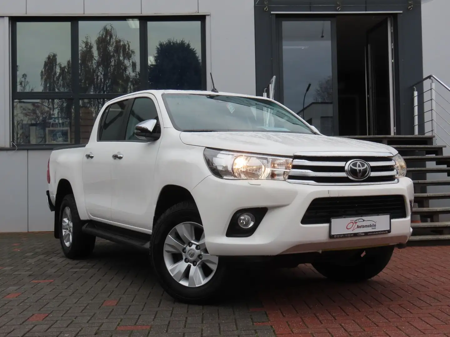 Toyota Hilux 2.4 D-4D-F Double Cab 4x4 Euro 6 Weiß - 1