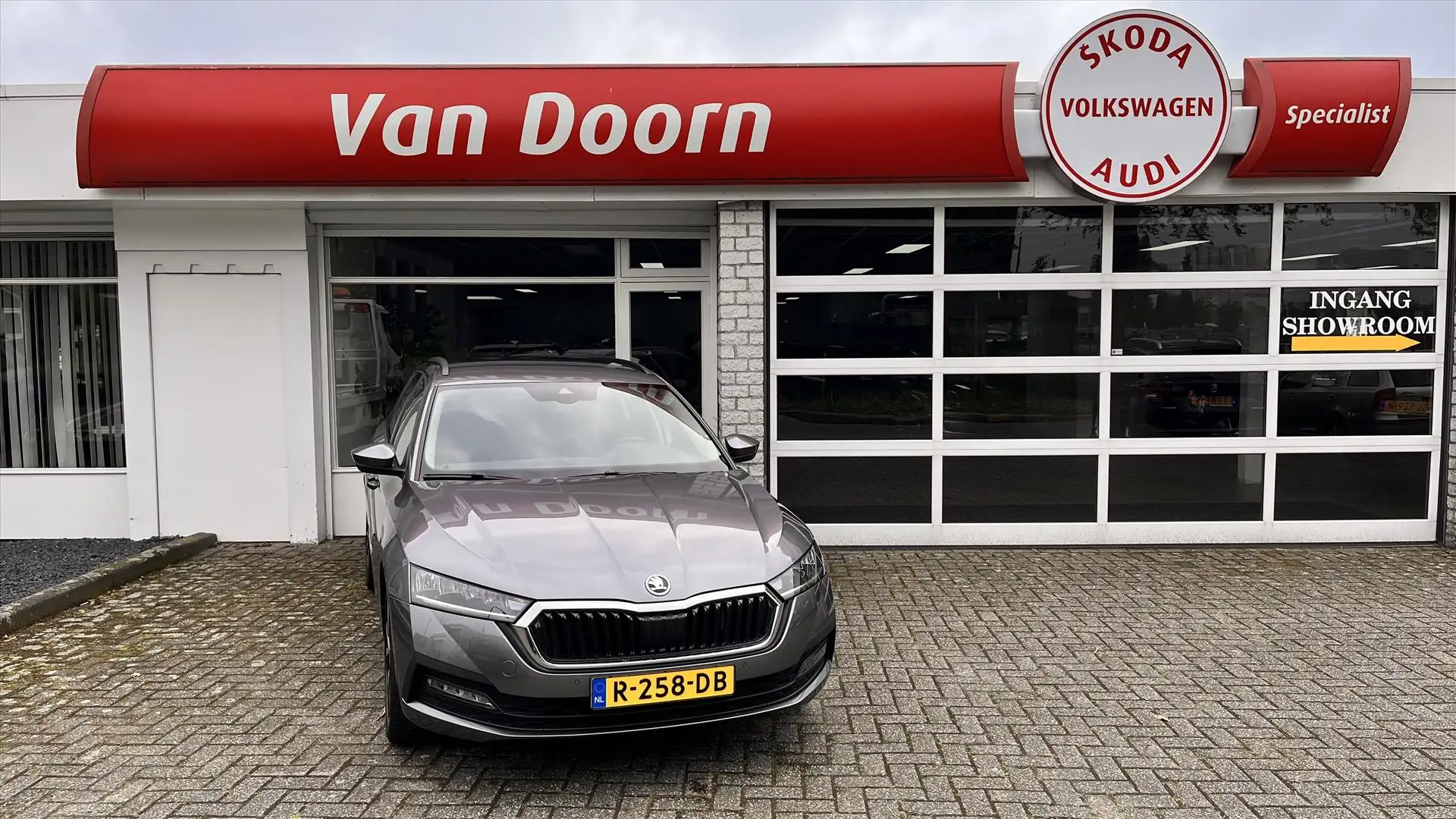 Skoda Octavia Combi 1.4 TSI iV 204 pk PHEV DSG Bus apple carplay Gris - 1