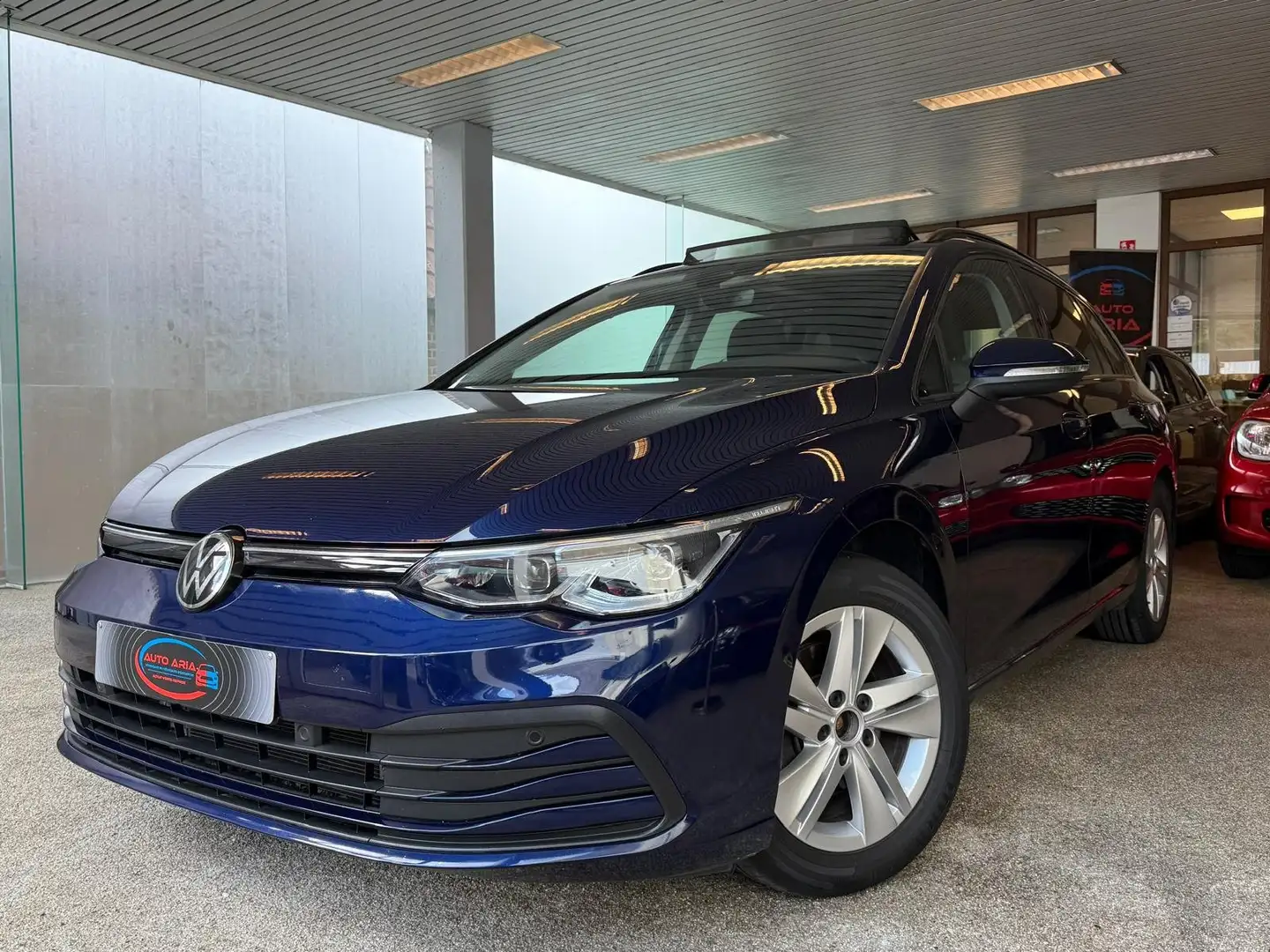 Volkswagen Golf Variant Golf SW 1.0 eTSI Life OPF DSG. FULL OPTIONS Синій - 1