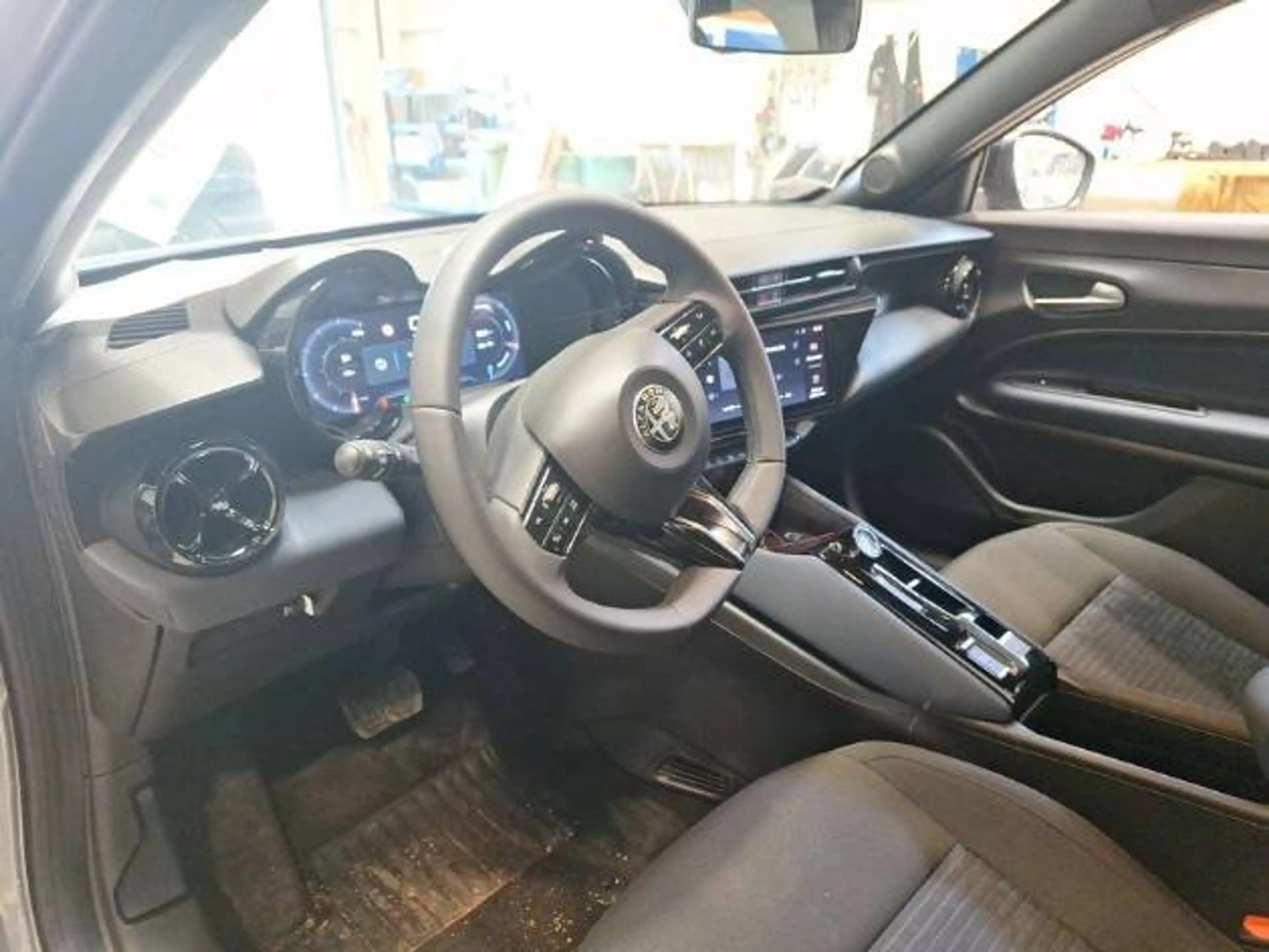 Alfa Romeo Junior Elettrica 54 kWh ACC/LED/PDC/Carplay — photo 7