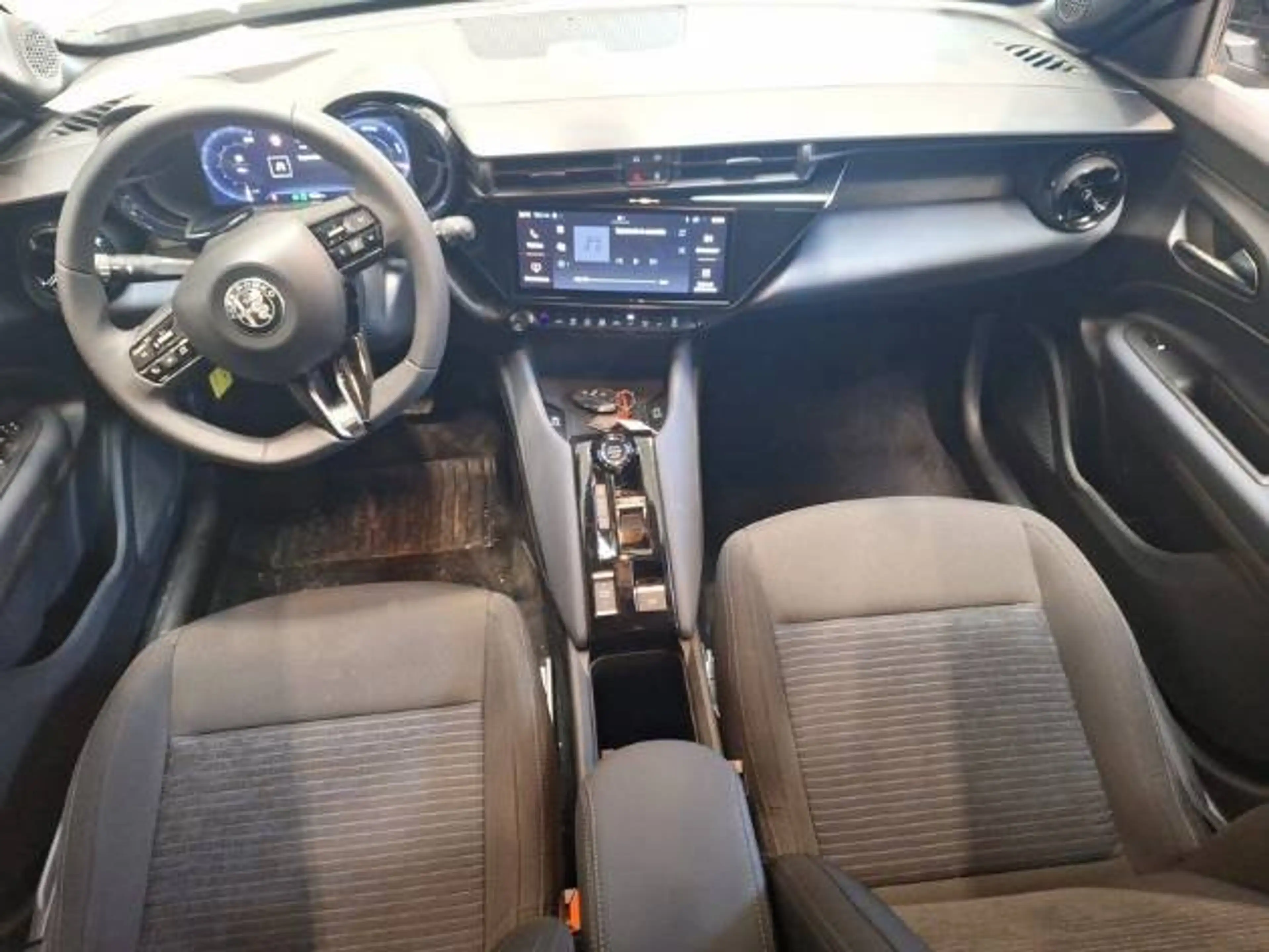 Alfa Romeo Junior Elettrica 54 kWh ACC/LED/PDC/Carplay — photo 6