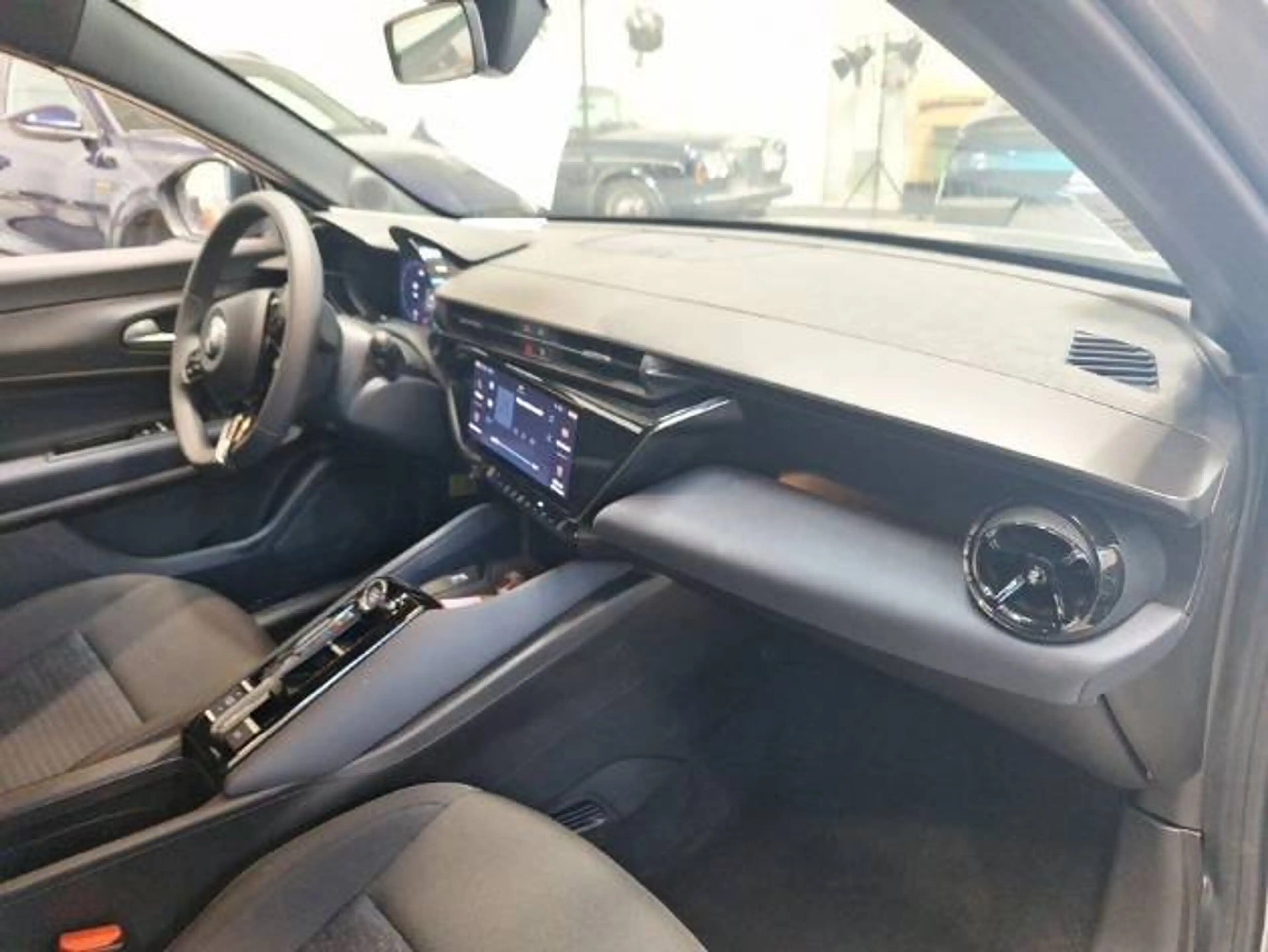 Alfa Romeo Junior Elettrica 54 kWh ACC/LED/PDC/Carplay — photo 11