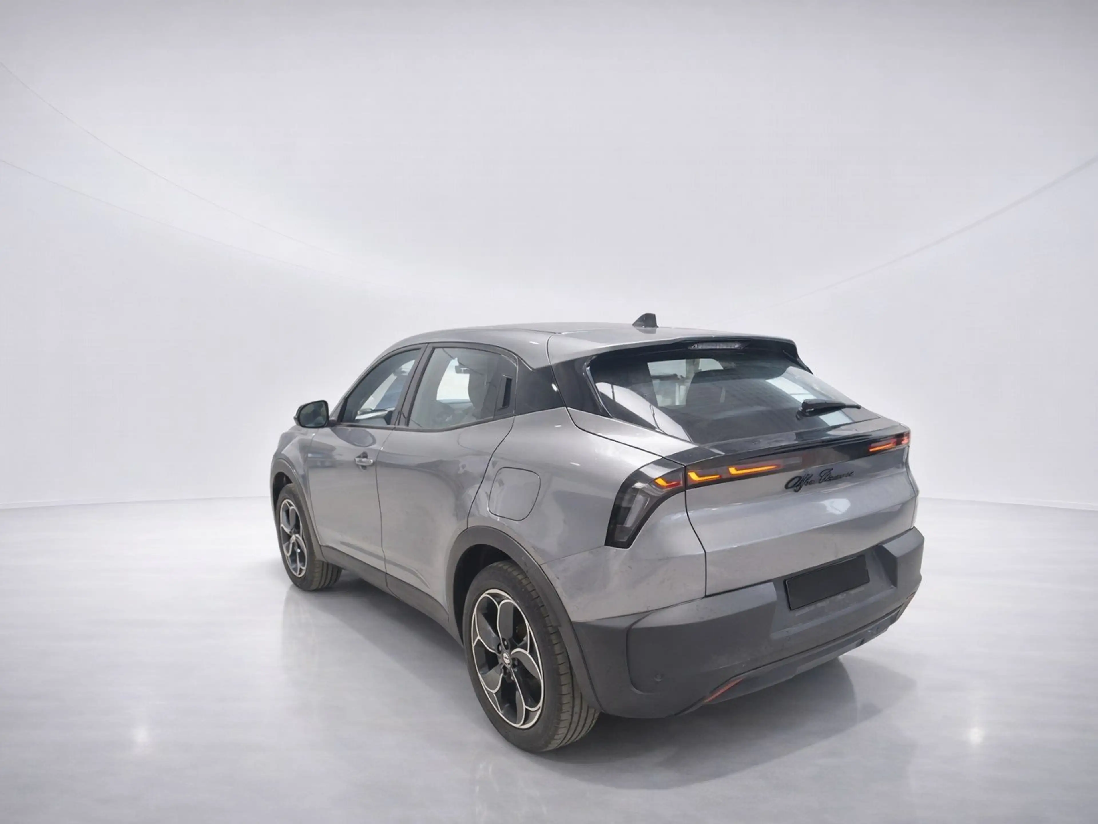 Alfa Romeo Junior Elettrica 54 kWh ACC/LED/PDC/Carplay — photo 4