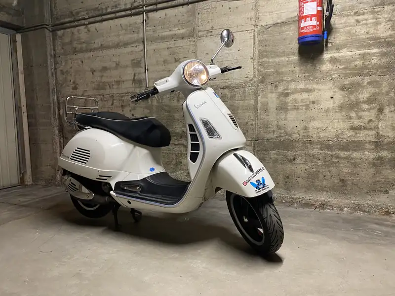 Vespa GTS 300
