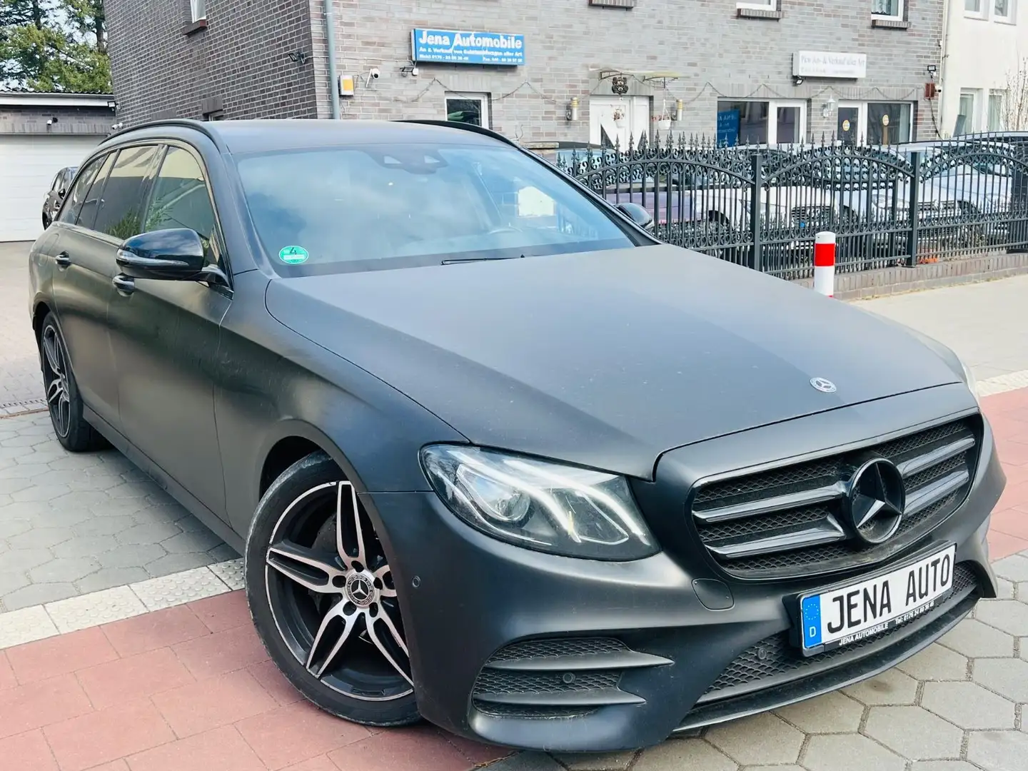 Mercedes-Benz E 300 d AMG PAKET 2.BESITZ STANDHEIZUNG Gris - 1