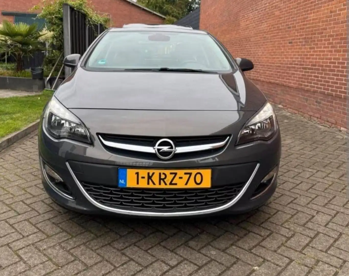 Opel Astra 1.4 Turbo Cosmo Grijs - 1