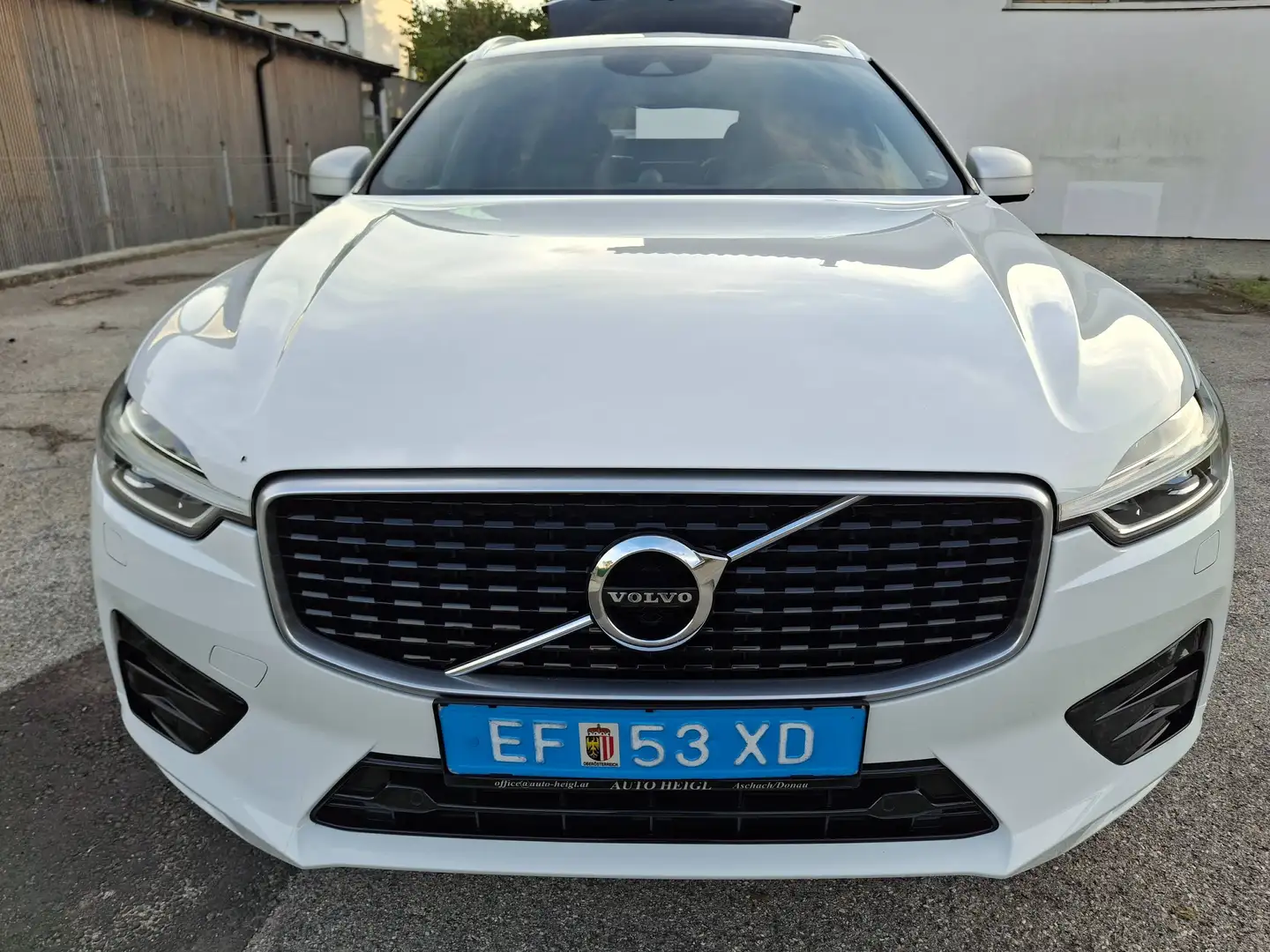 Volvo XC60 R Design AWD Automatic " VOLL-Ausstattung " Weiß - 2