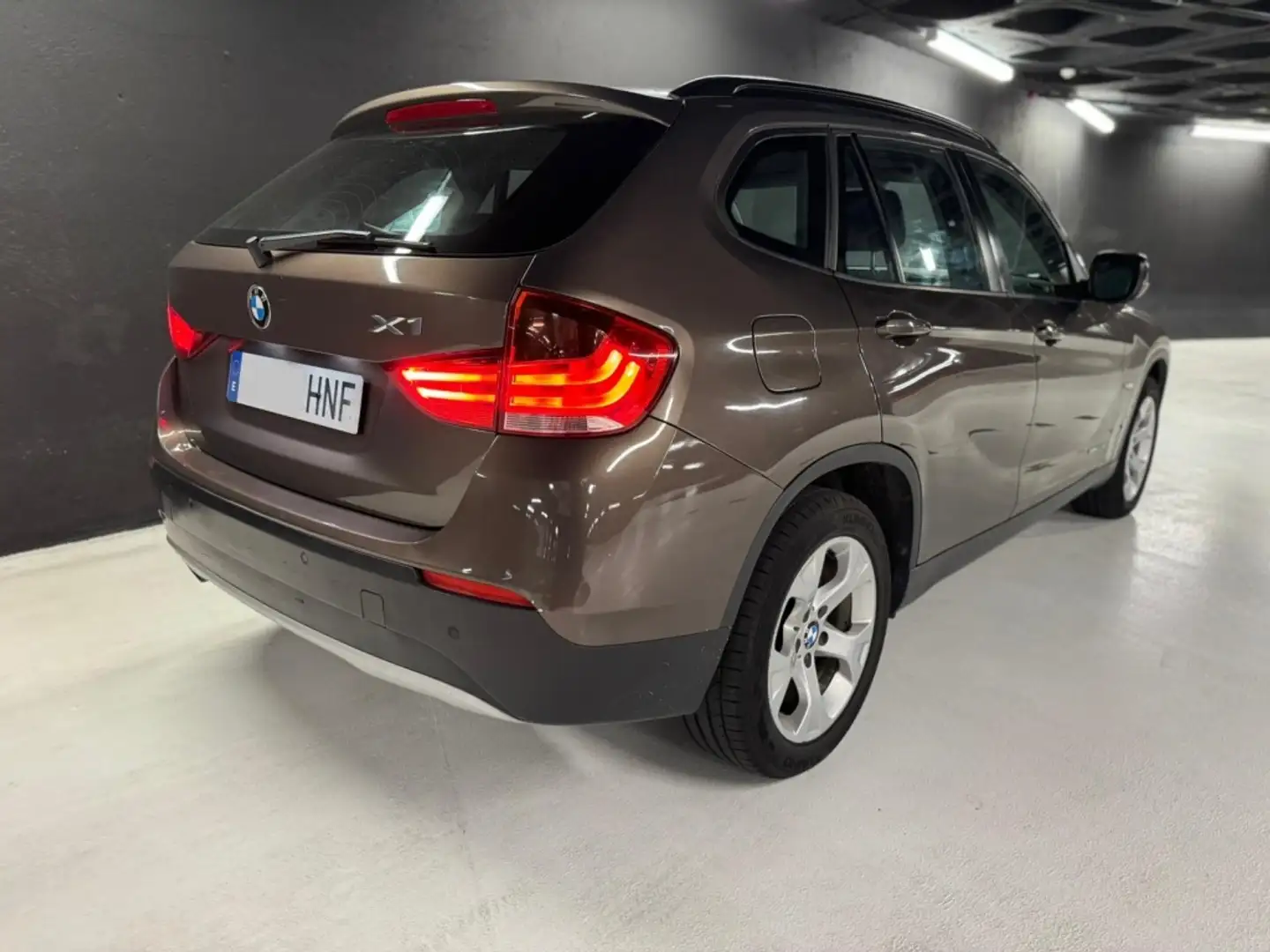 BMW X1 xDrive 20d Bruin - 2