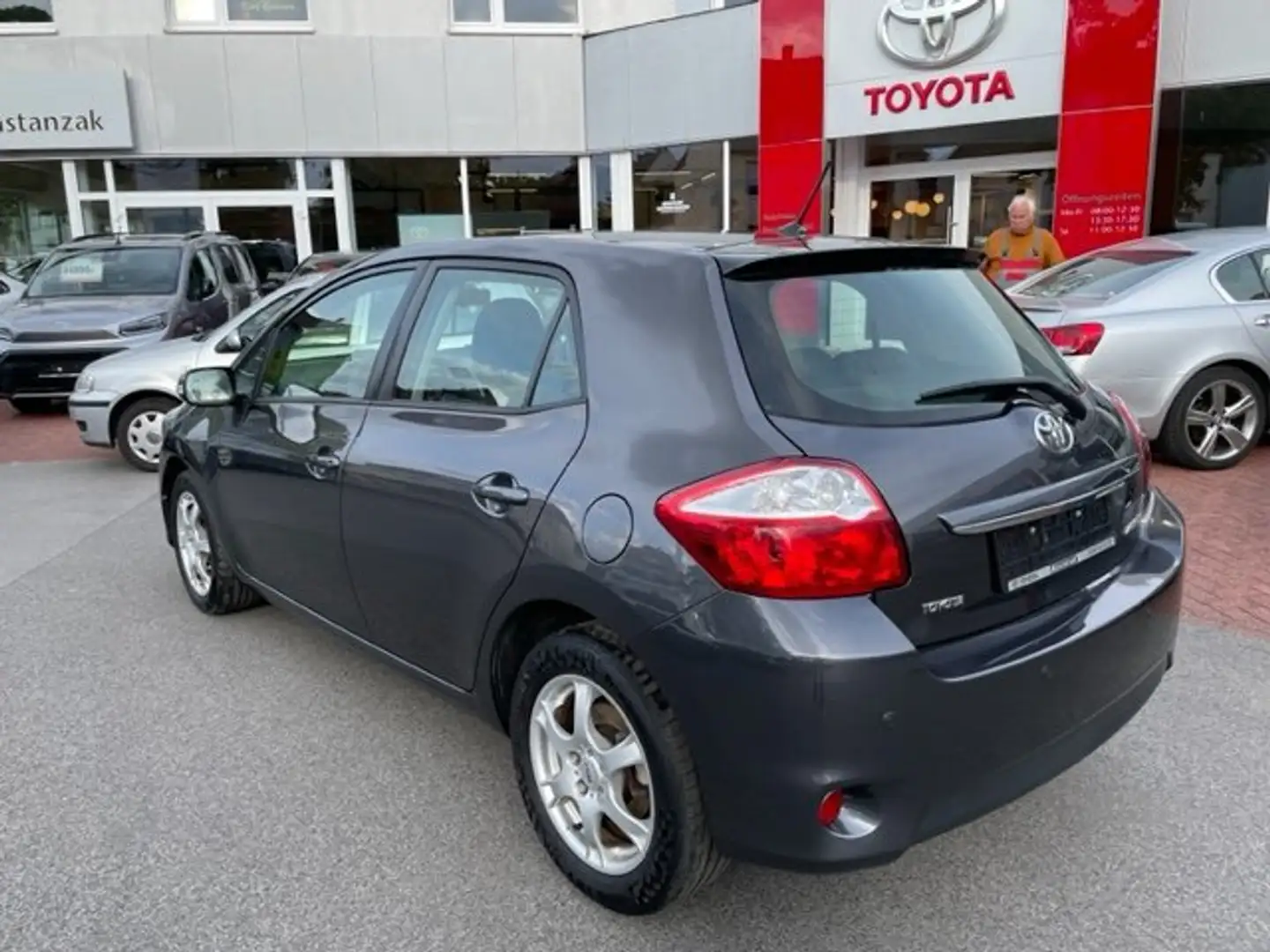 Toyota Auris Life+ Gris - 2