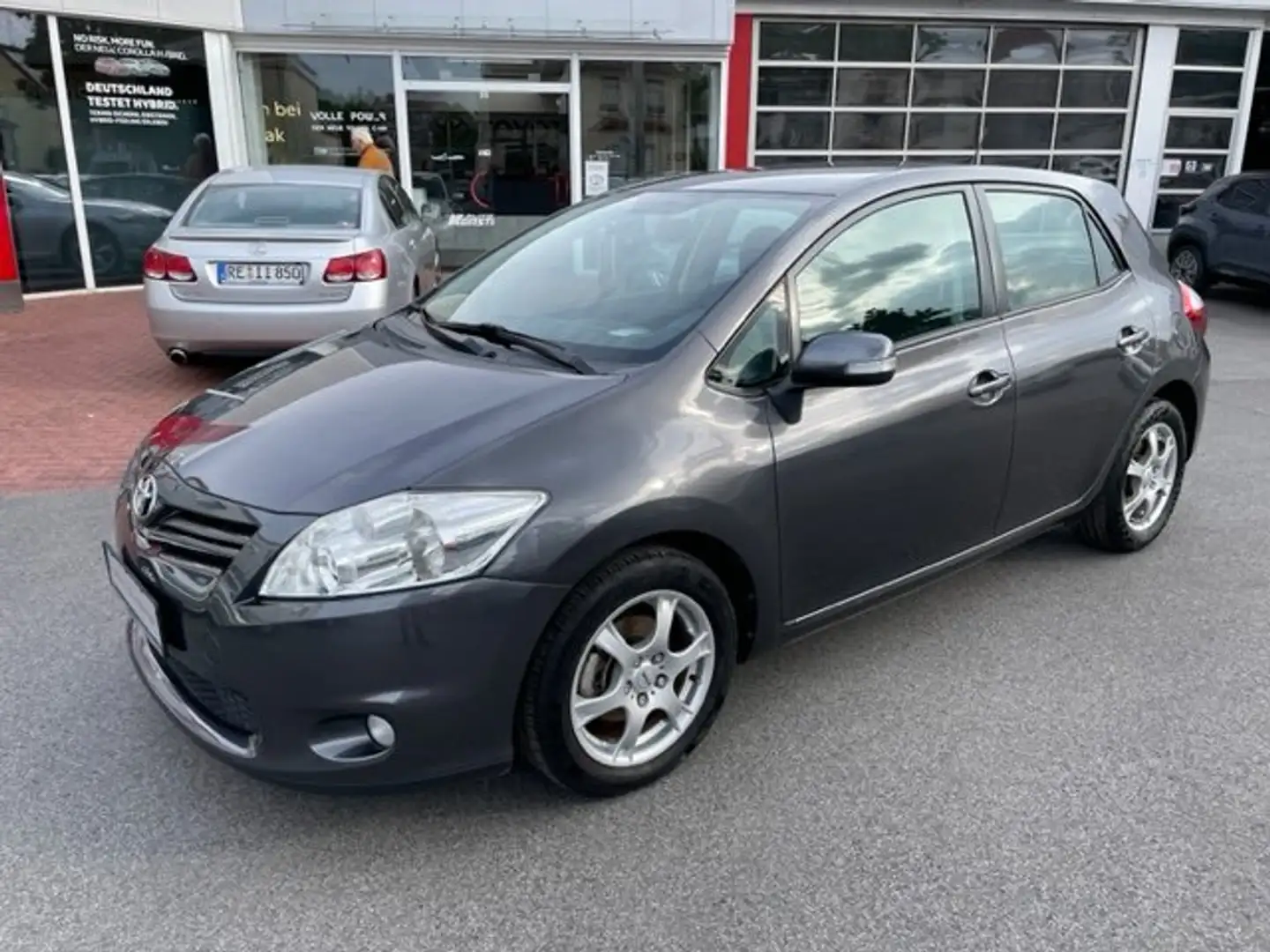 Toyota Auris Life+ Gris - 1