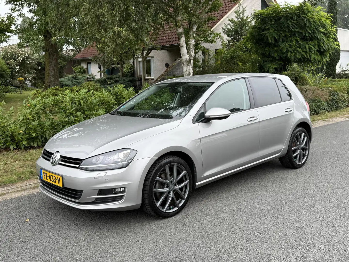 Volkswagen Golf 1.4 TSI ACT 150PK DSG Highline•Navi•Trekhaak Grau - 1