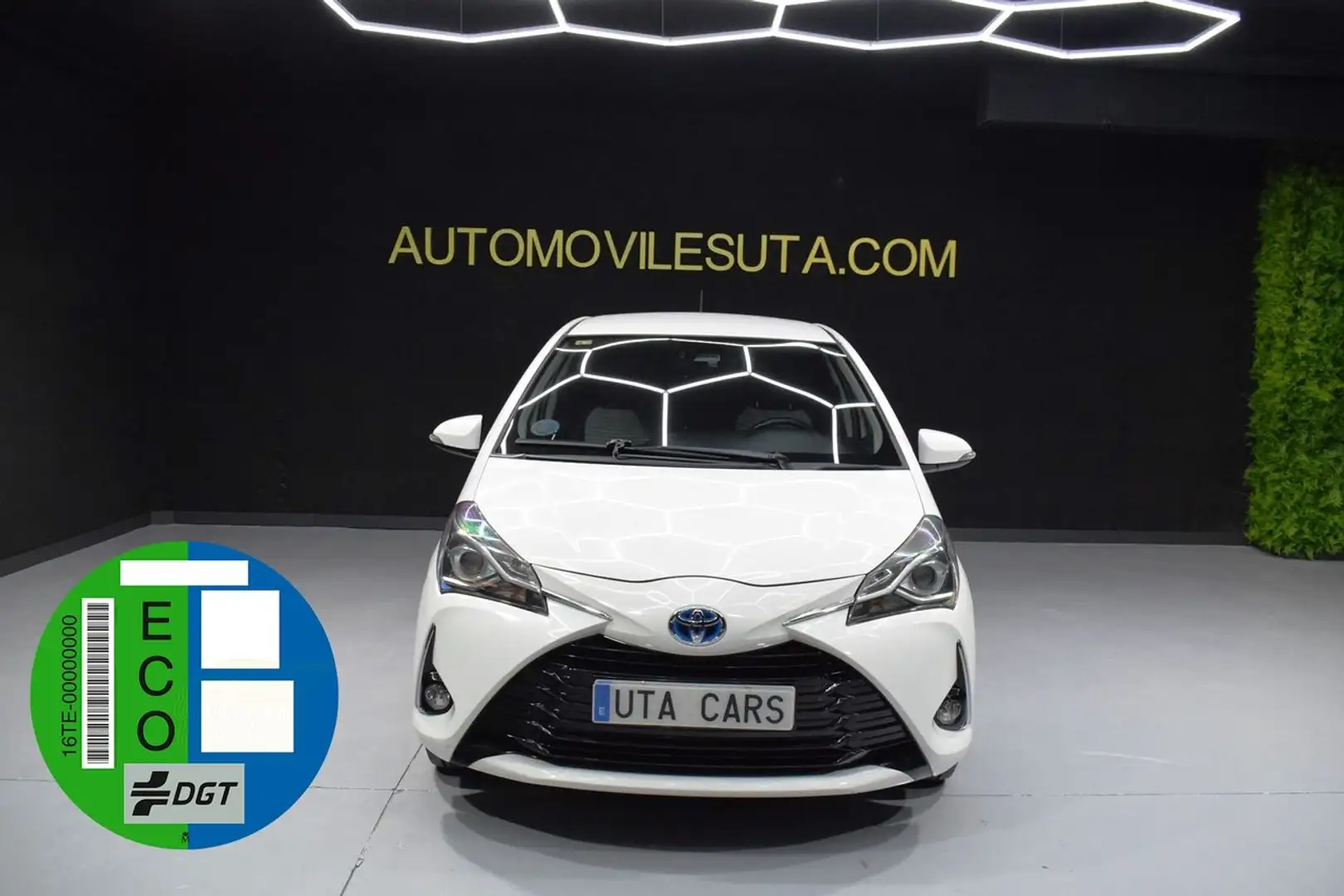 Toyota Yaris 100H 1.5 Active Blanc - 2