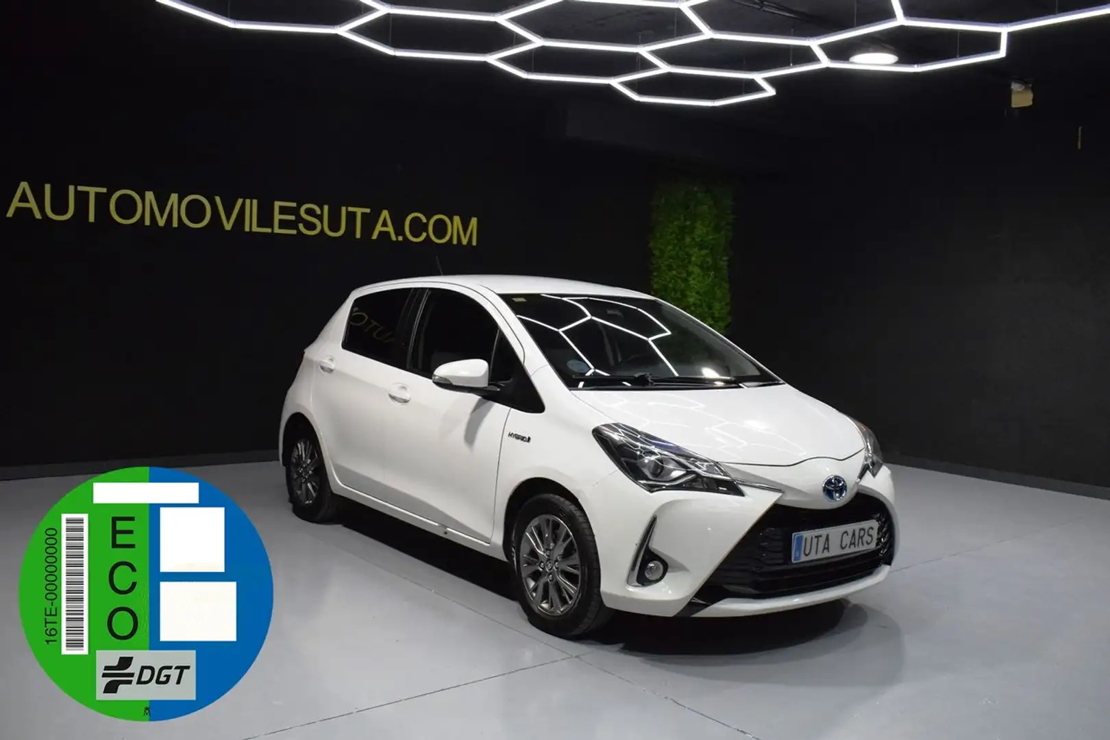 Toyota Yaris 100H 1.5 Active Blanc - 1