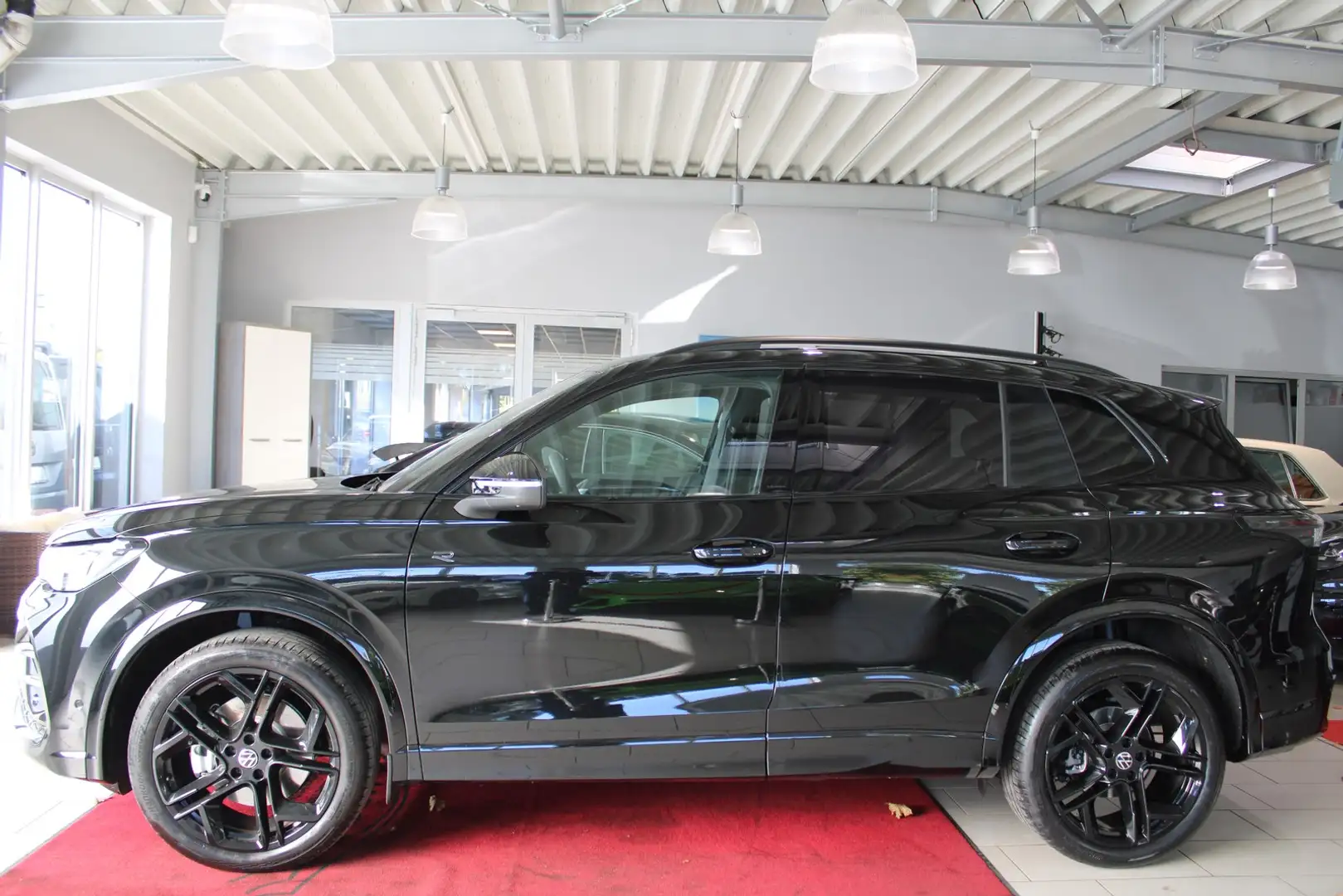 Volkswagen Tiguan 2.0 TDI 4Motion R-Line Schwarz - 2