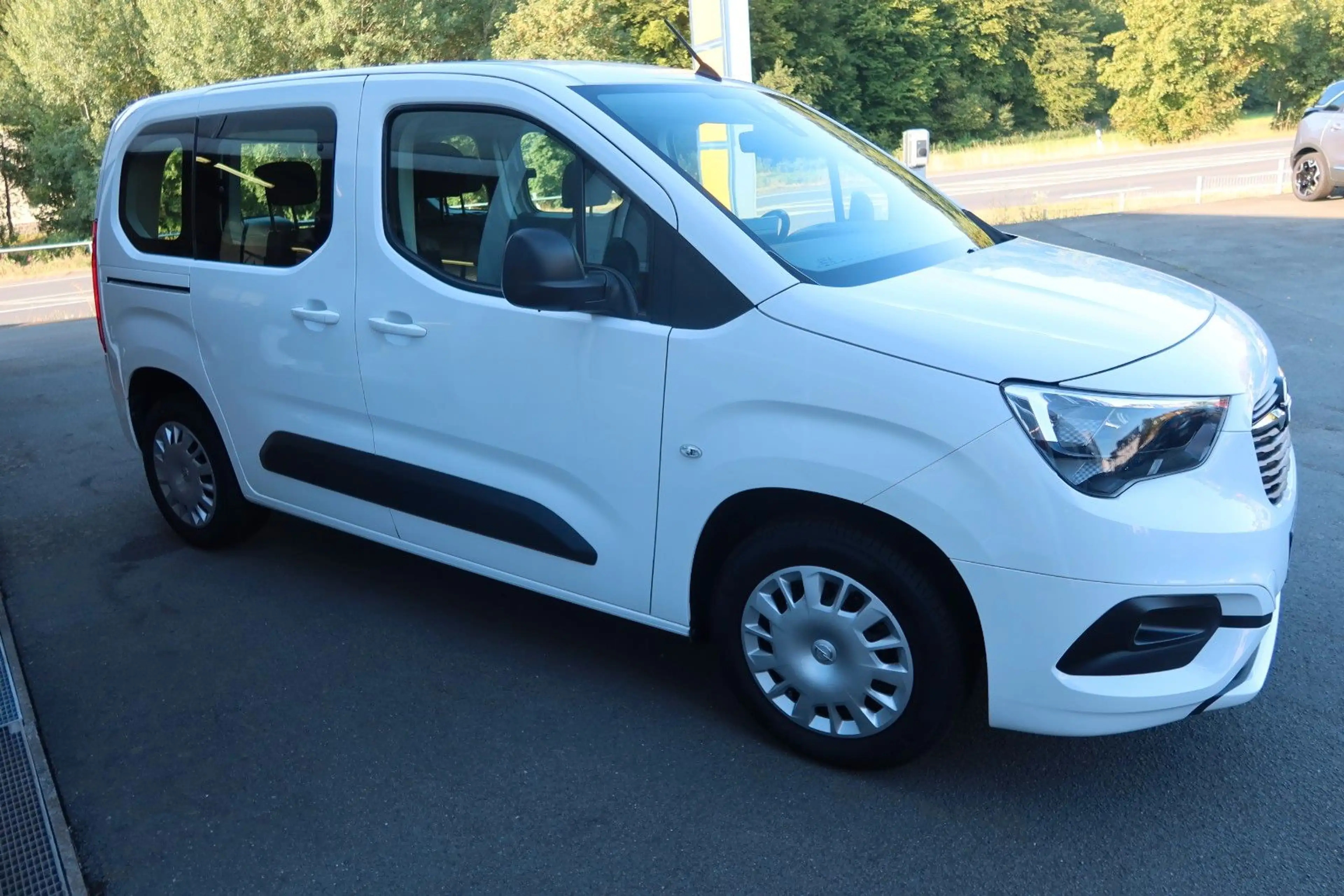 Opel Combo Life E Edition — photo 4