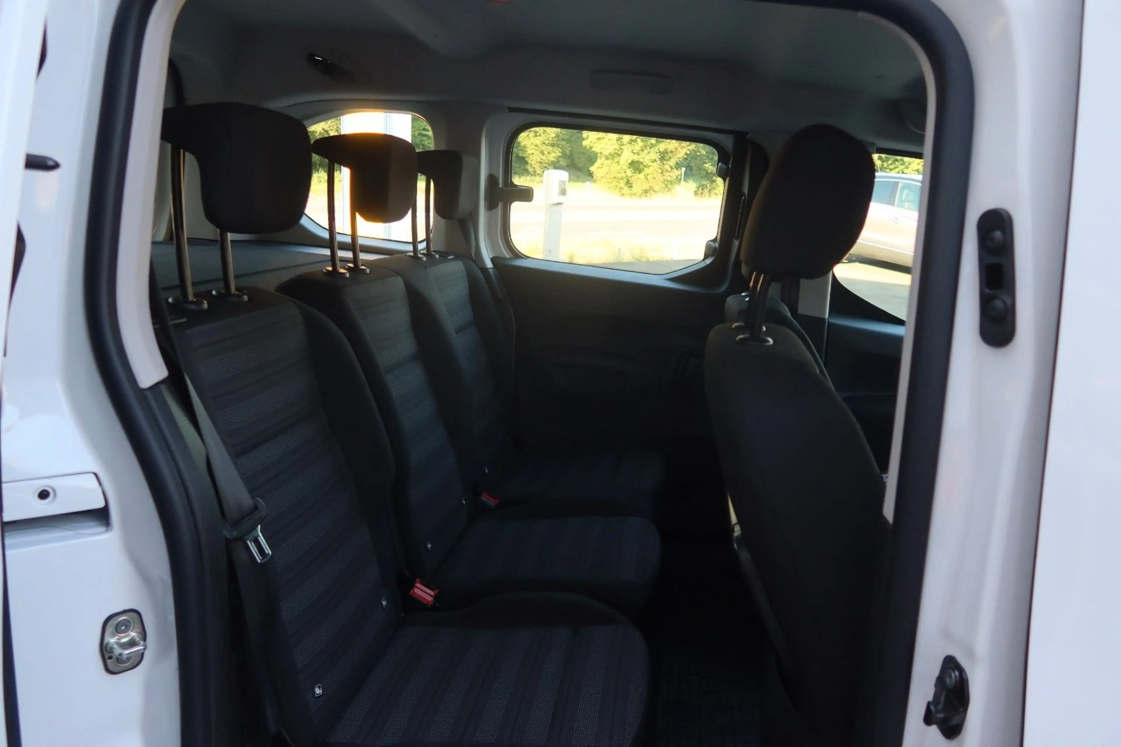 Opel Combo Life E Edition — photo 6