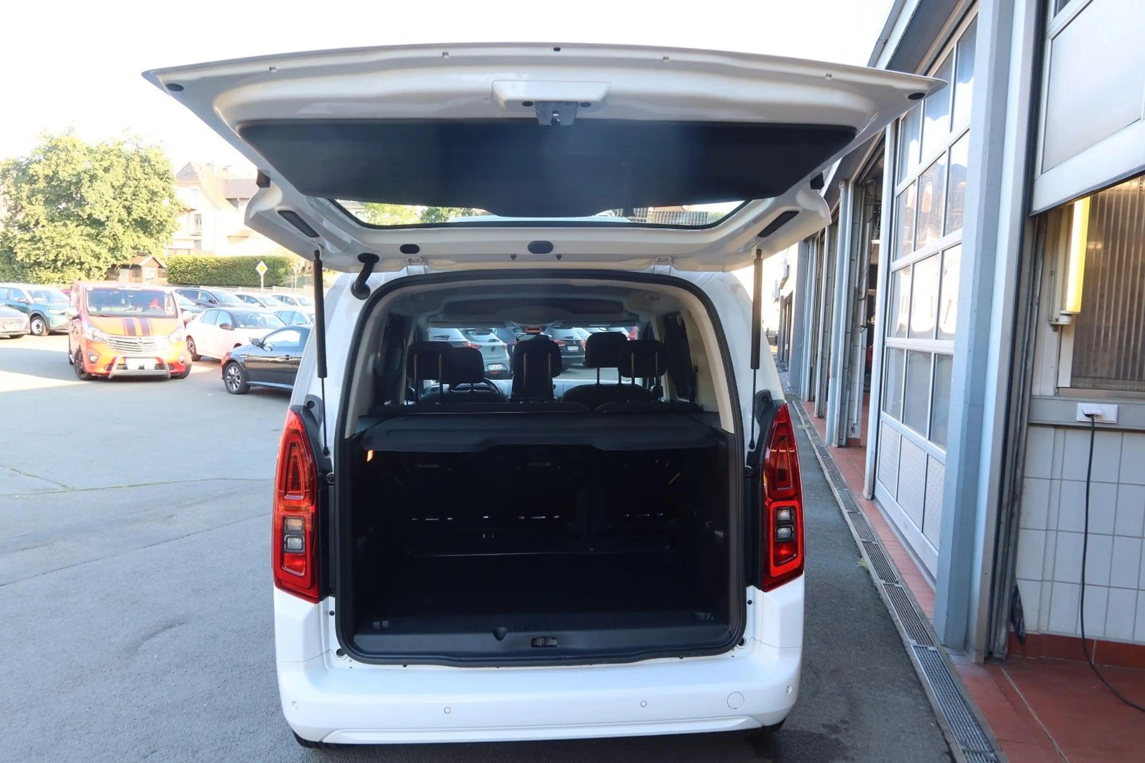 Opel Combo Life E Edition — photo 10