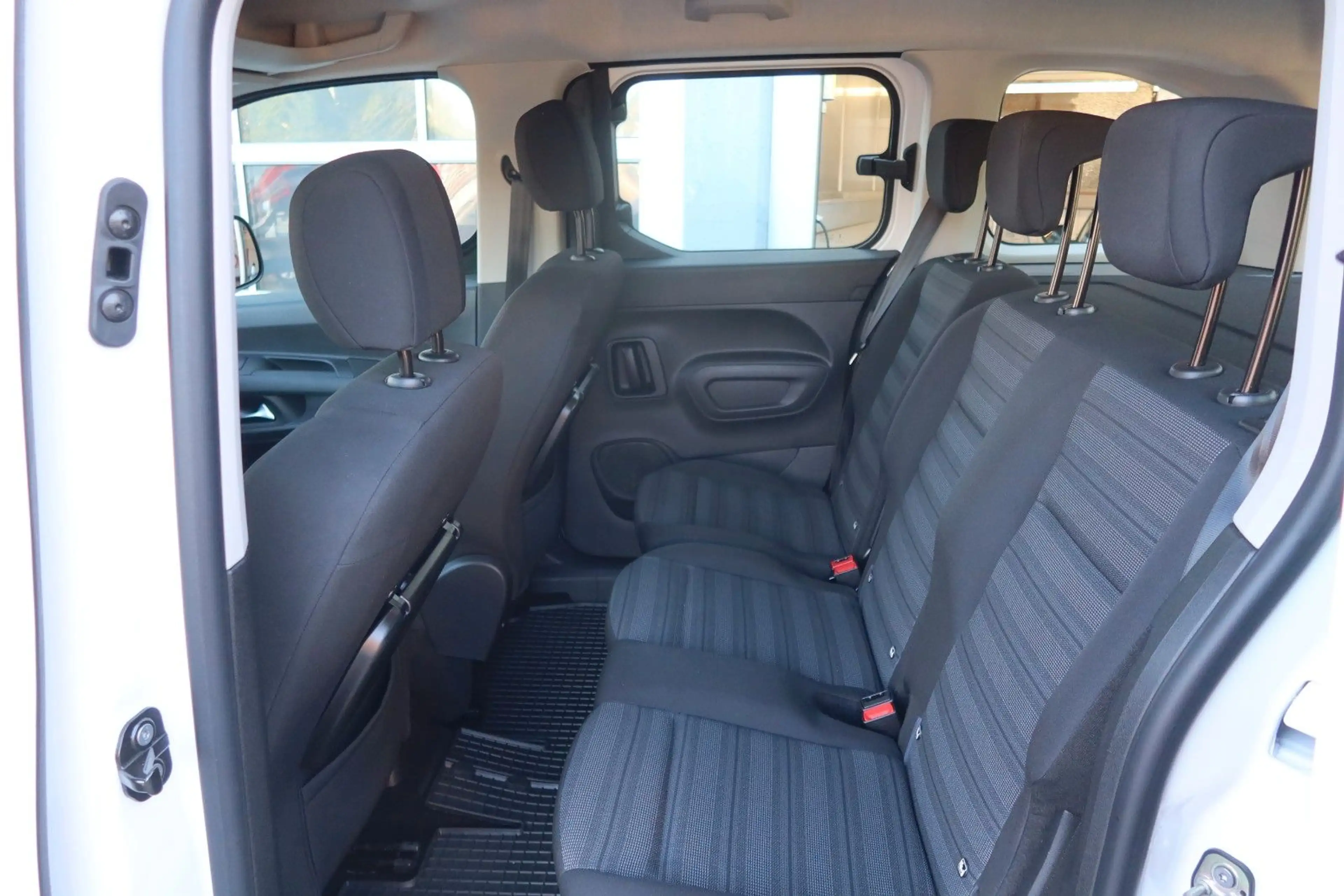 Opel Combo Life E Edition — photo 13