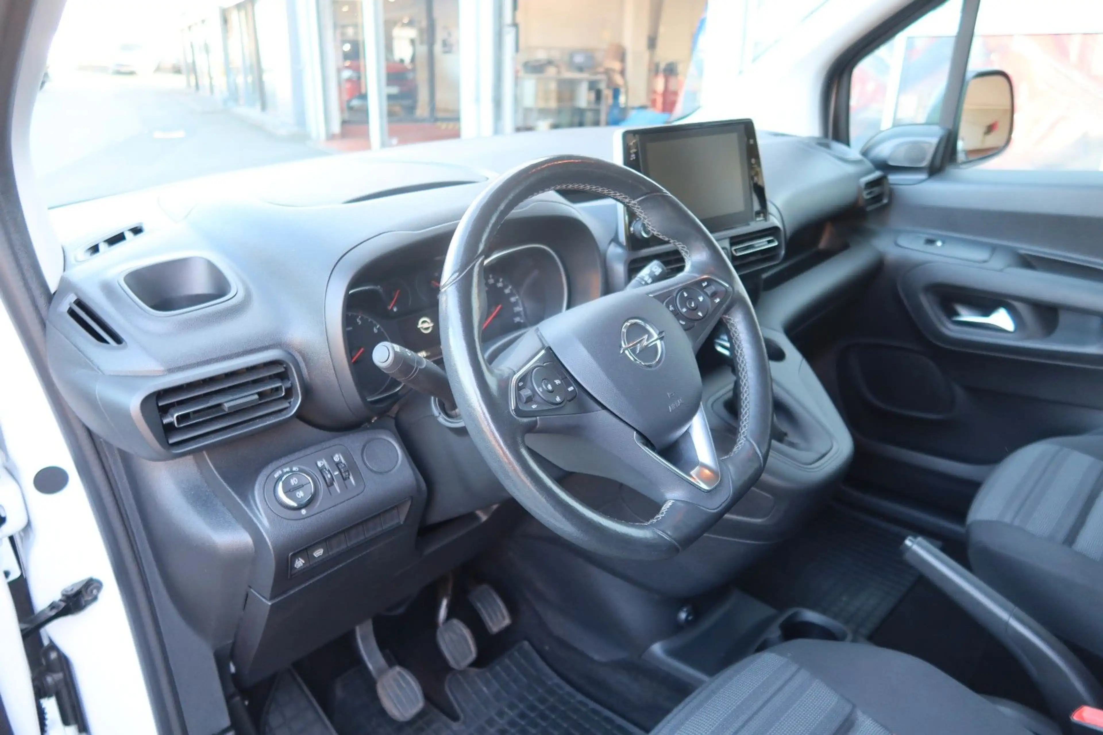 Opel Combo Life E Edition — photo 14