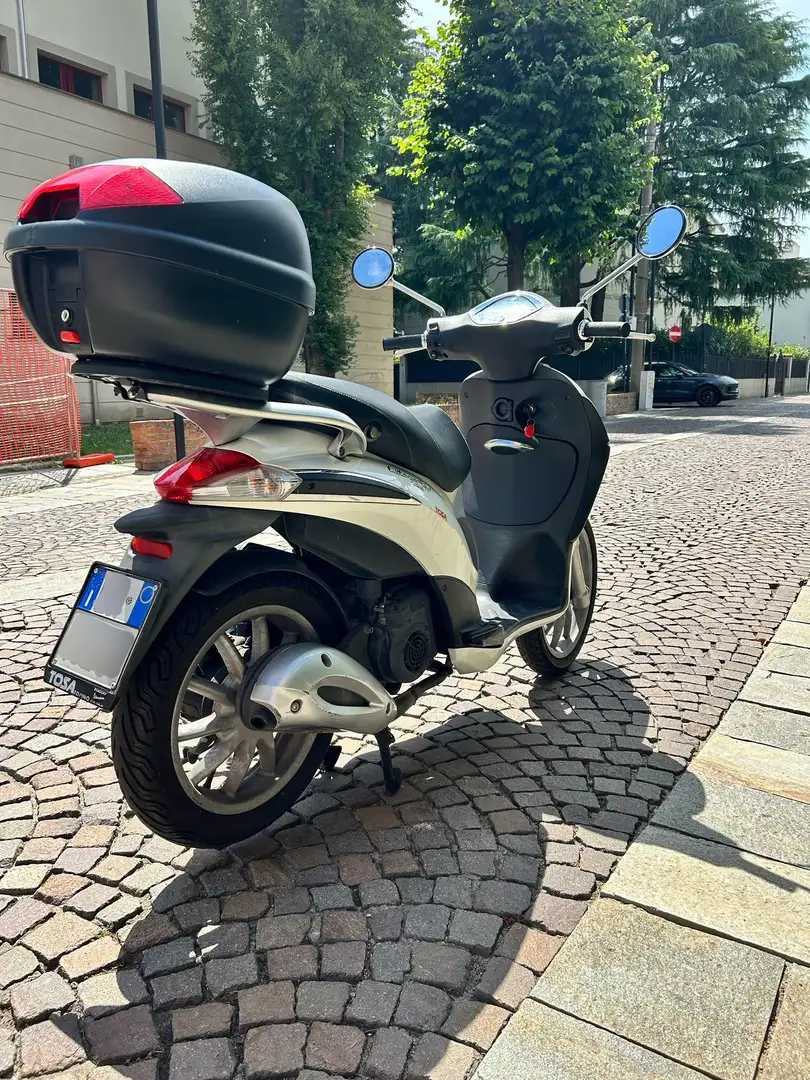 Piaggio Liberty 125 4T Bianco - 2