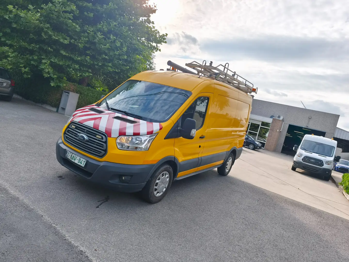 Ford Transit Transit 350M 2.0TD 130pk/Camera/Navi Geel - 1