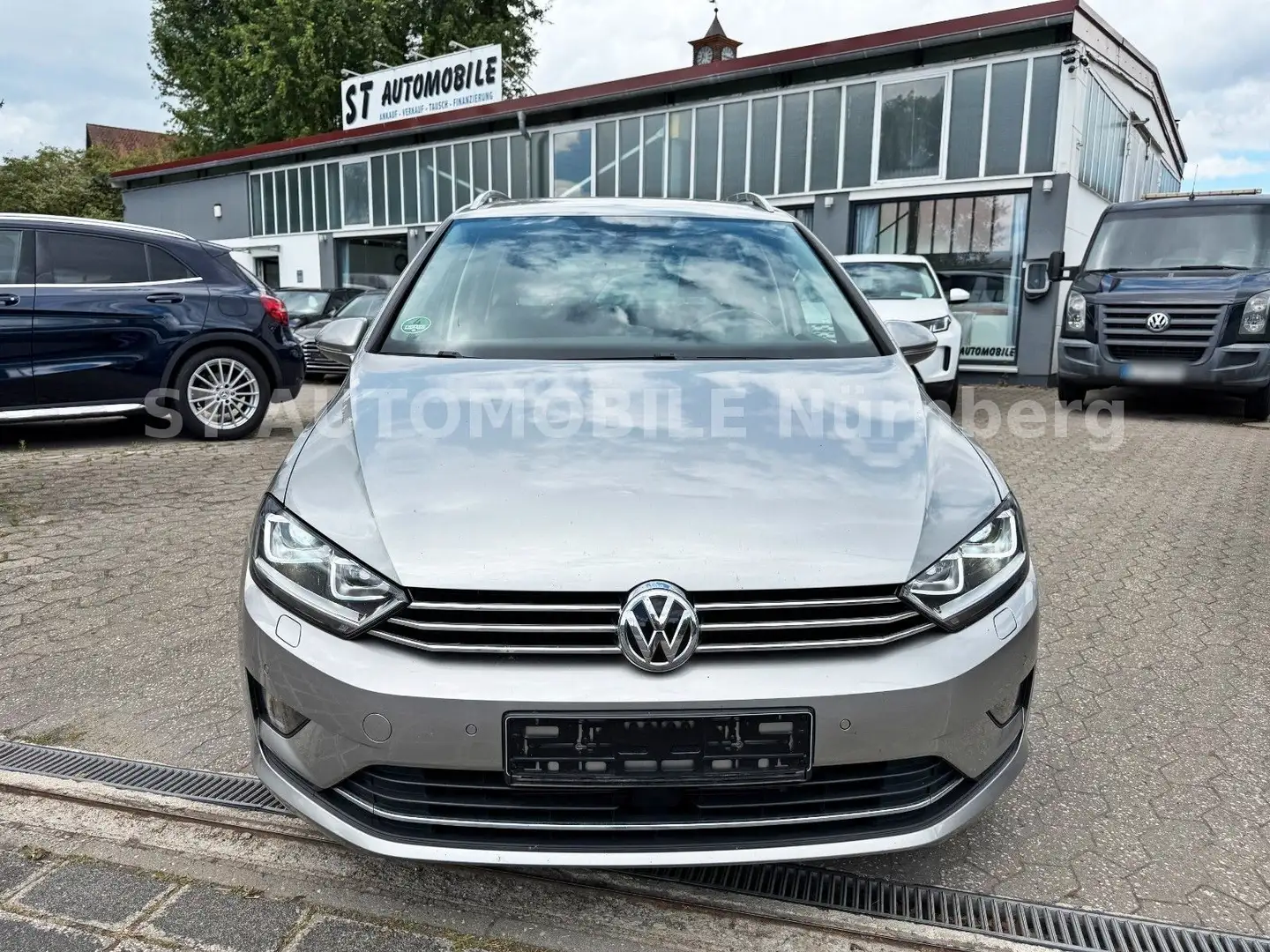 Volkswagen Golf Sportsvan VII 1.4 TSI Highline BMT DSG*AHK* Silber - 2
