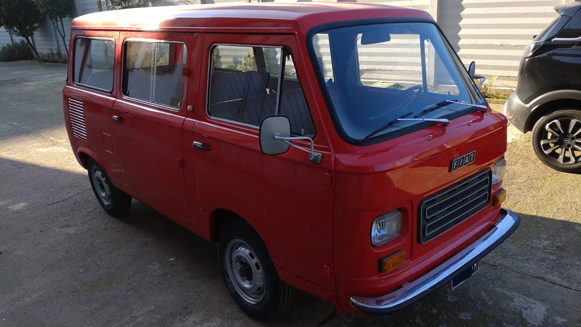 Fiat 900 T Pulmino 7 posti crvena - 1