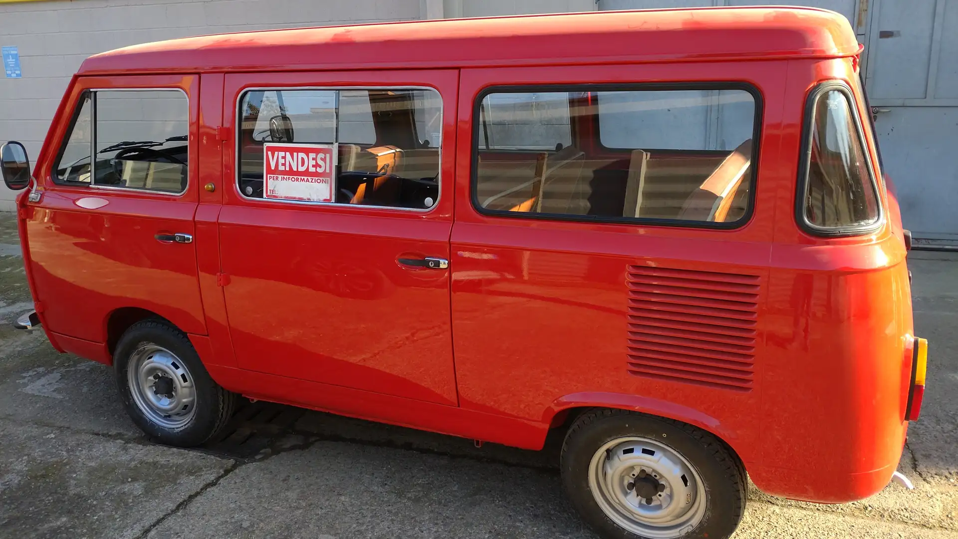 Fiat 900 T Pulmino 7 posti crvena - 2