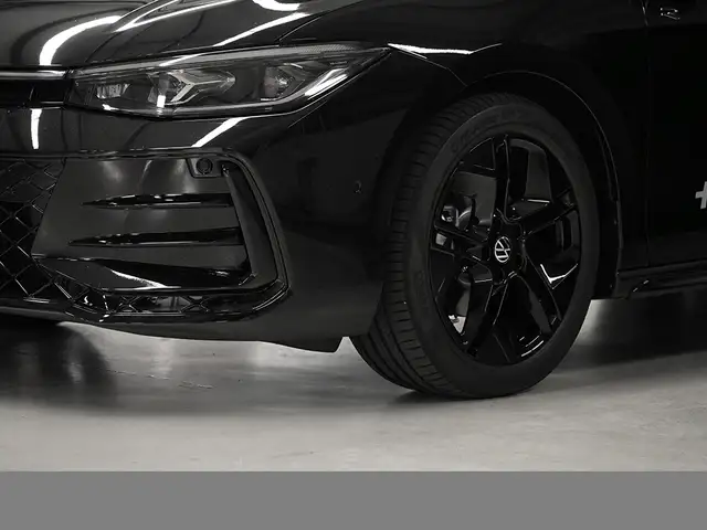 Volkswagen Passat view 5