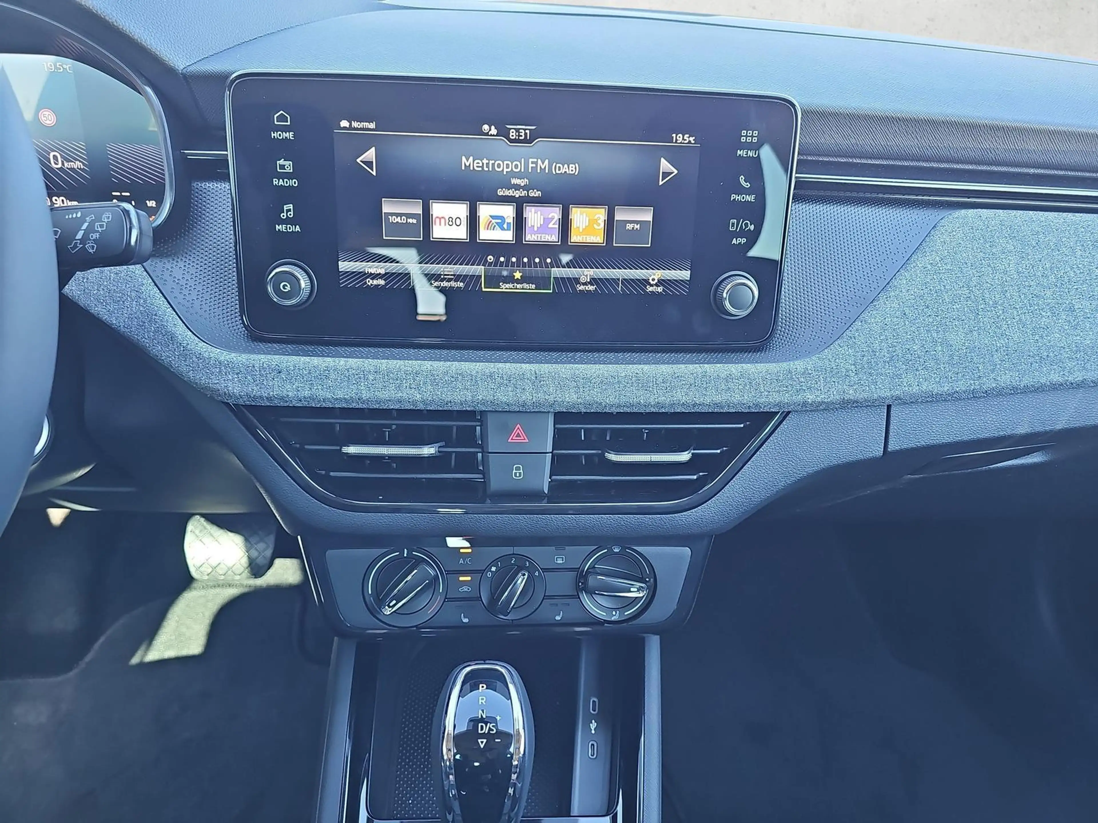 Skoda Kamiq Selection 1.0 TSI DSG Black 17Z Kamera AHK 85 k... — photo 12