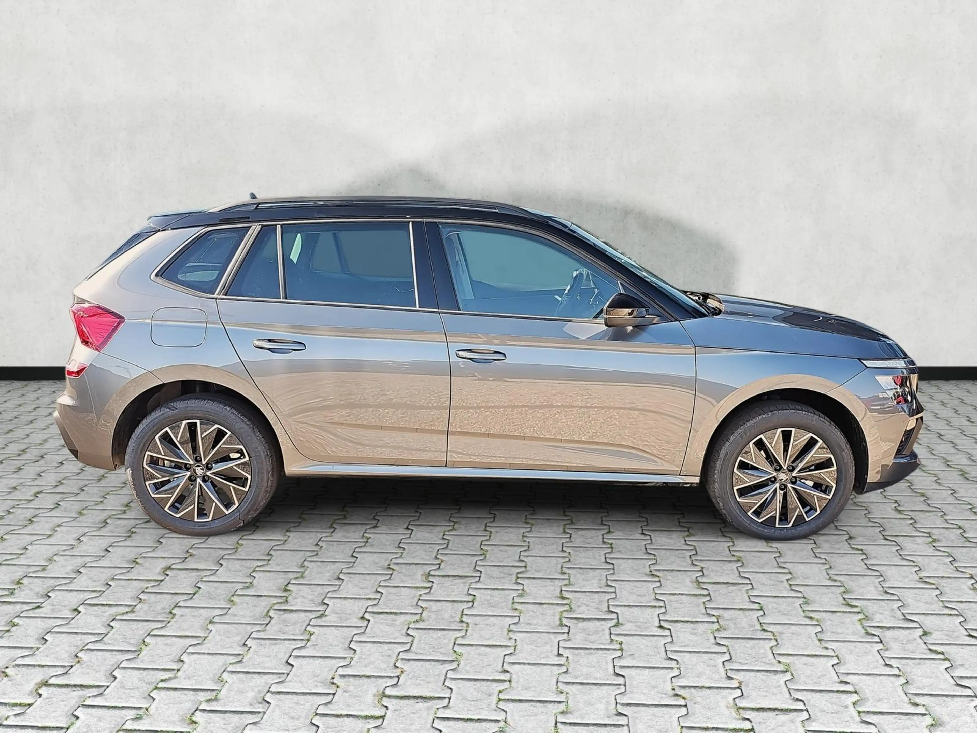 Skoda Kamiq Selection 1.0 TSI DSG Black 17Z Kamera AHK 85 k... — photo 8
