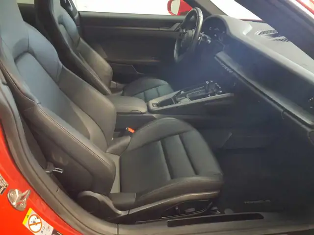 Porsche 911 view 8