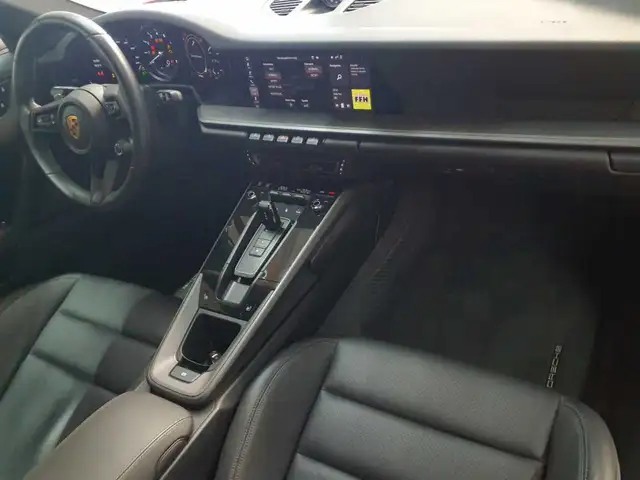 Porsche 911 view 9