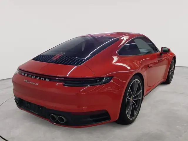 Porsche 911 view 4