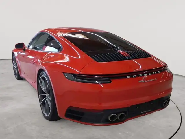 Porsche 911 view 5