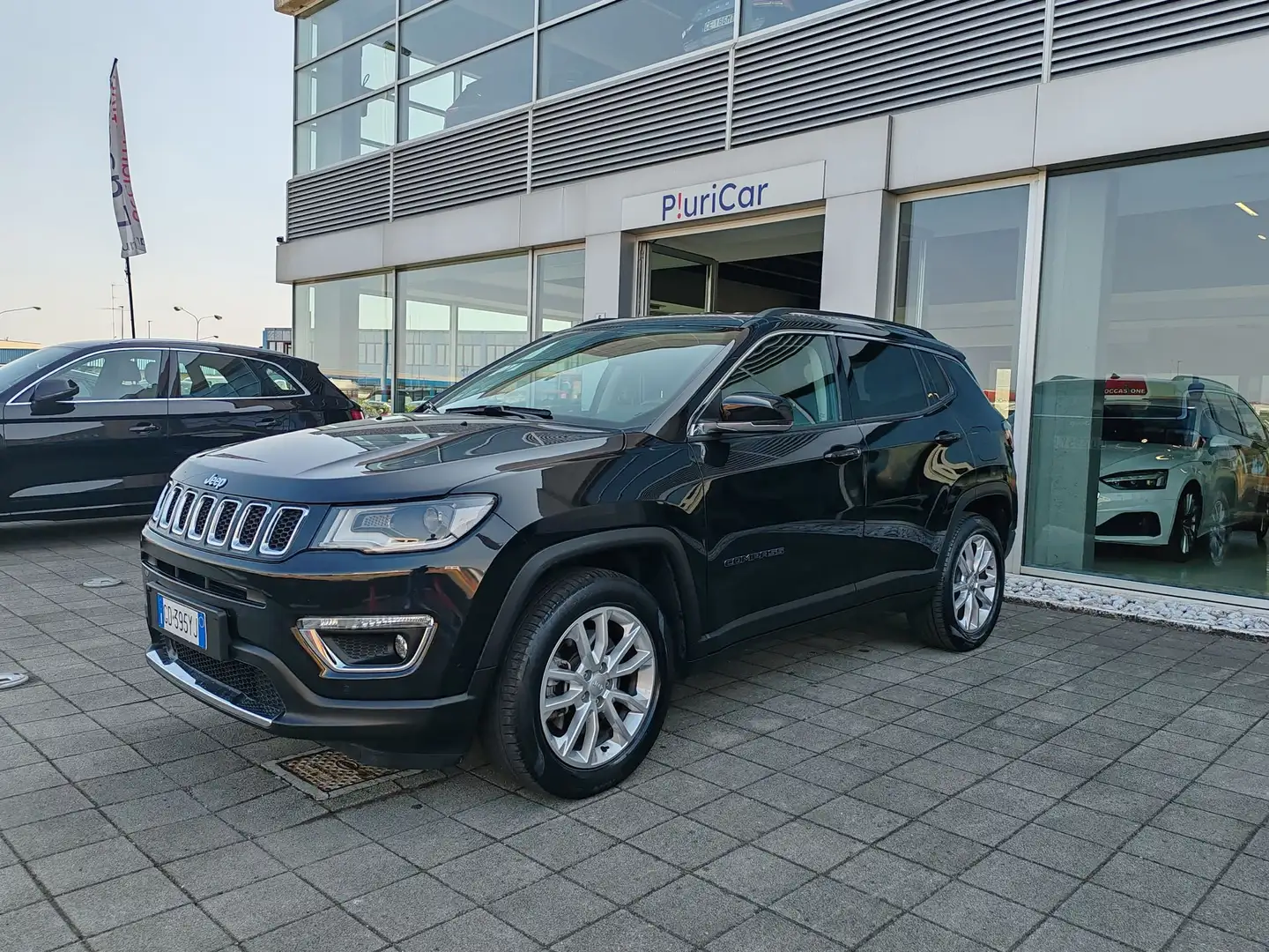 Jeep Compass 1.3 T4 190cv PHEV AT6 4xe Fari Xeno Camera Navi Zwart - 1