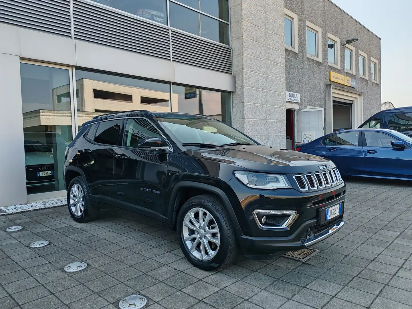 Jeep Compass 1.3 T4 190cv PHEV AT6 4xe Fari Xeno Camera Navi Zwart - 2