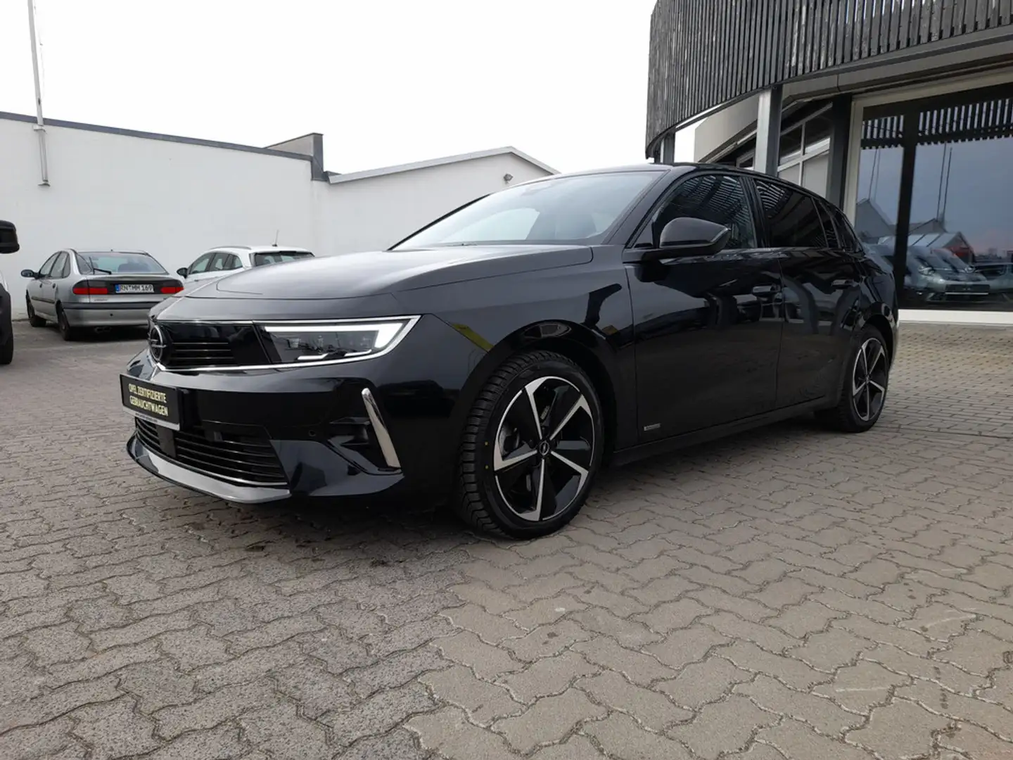 Opel Astra L Lim. 5-trg. 1.6 Ultimate Paket Plug-in-Hybrid Schwarz - 1