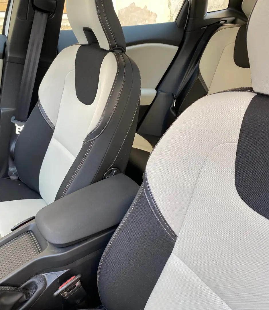 Volvo V40 Cross Country V40 II 2012 Cross Country 2.0 d3 Moment Alb - 2