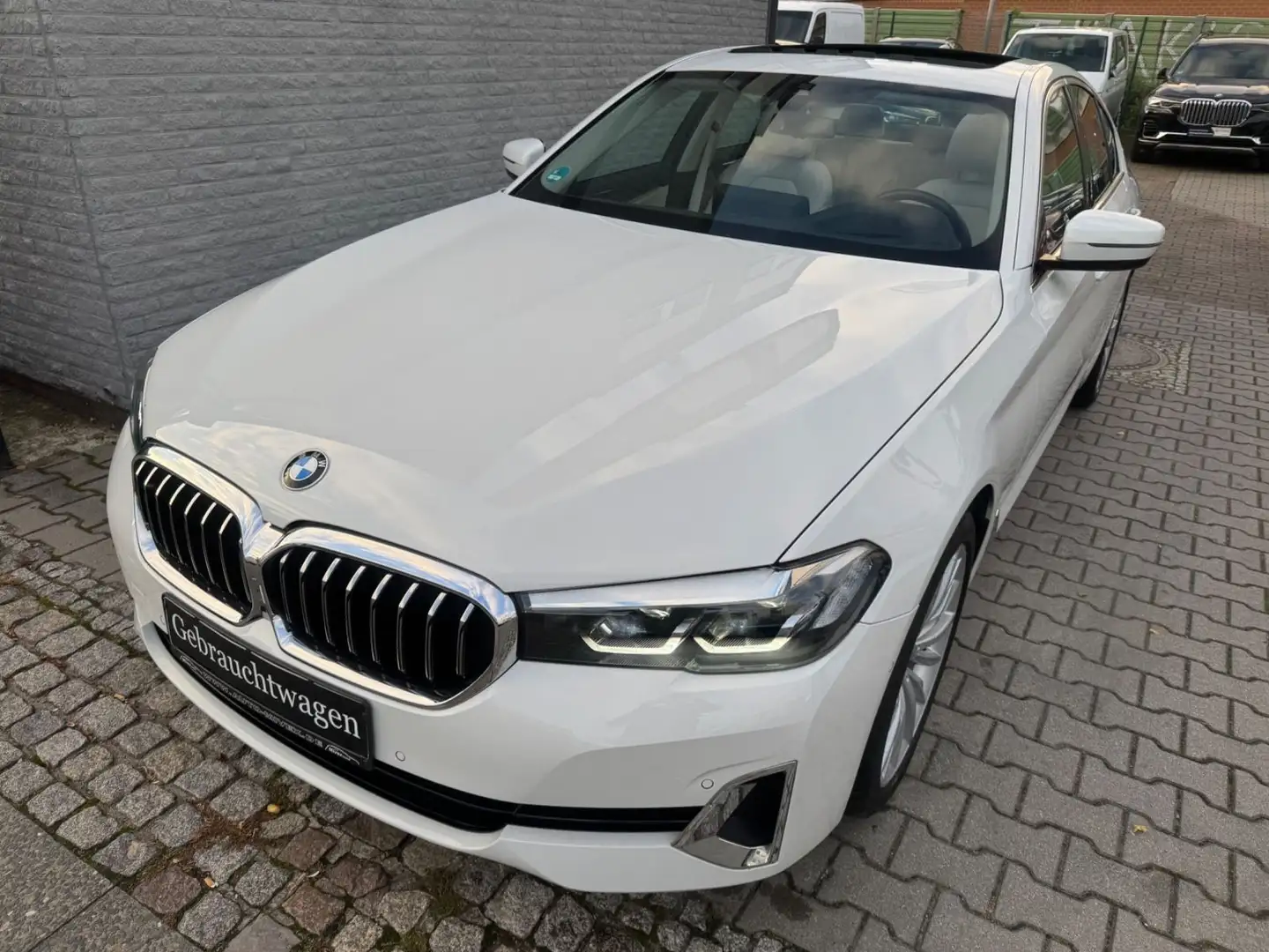 BMW 520 d Lim. Luxury Line GARANTIE UND SERVICE 2028 Weiß - 2