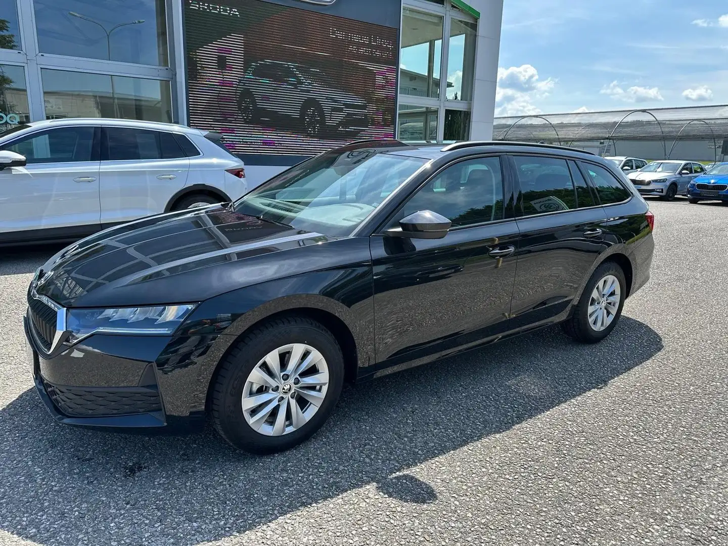 Skoda Octavia Essence TSI Schwarz - 2